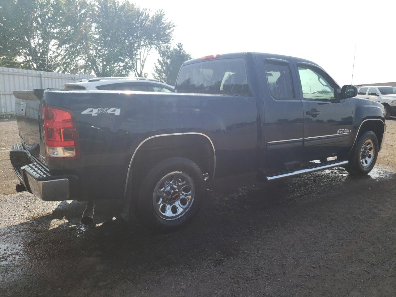 Photo 2 VIN: 1GTEK19C49Z263619 - GMC SIERRA 