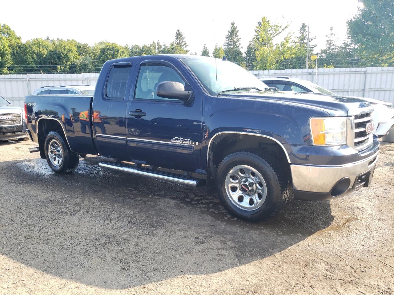 Photo 3 VIN: 1GTEK19C49Z263619 - GMC SIERRA 