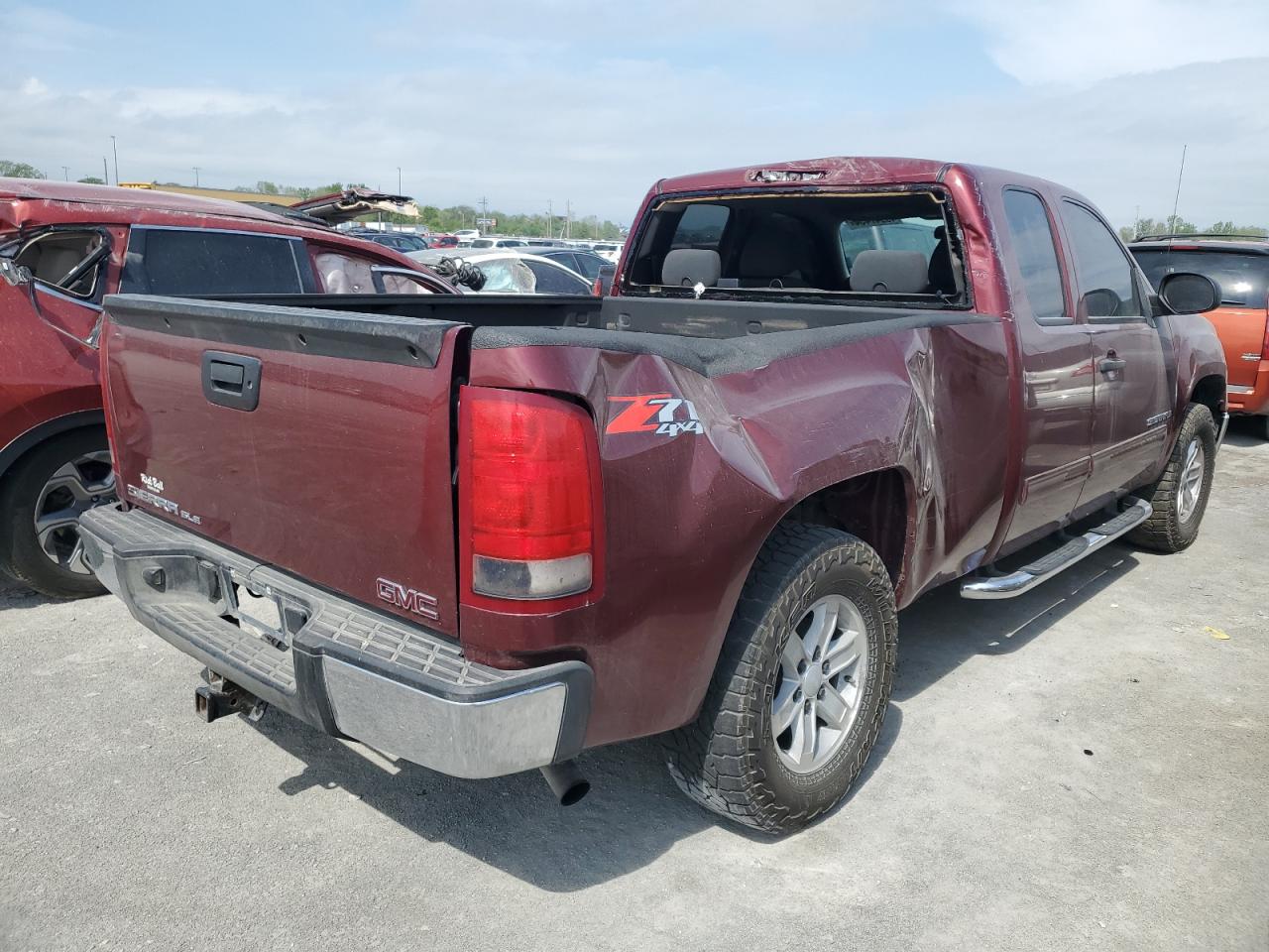 Photo 2 VIN: 1GTEK19J28Z234911 - GMC SIERRA 