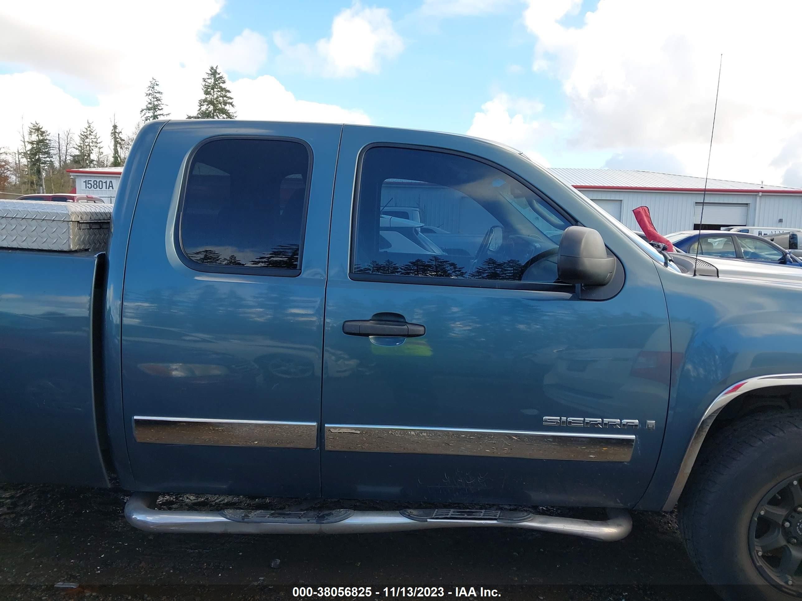 Photo 11 VIN: 1GTEK19J57Z635576 - GMC SIERRA 