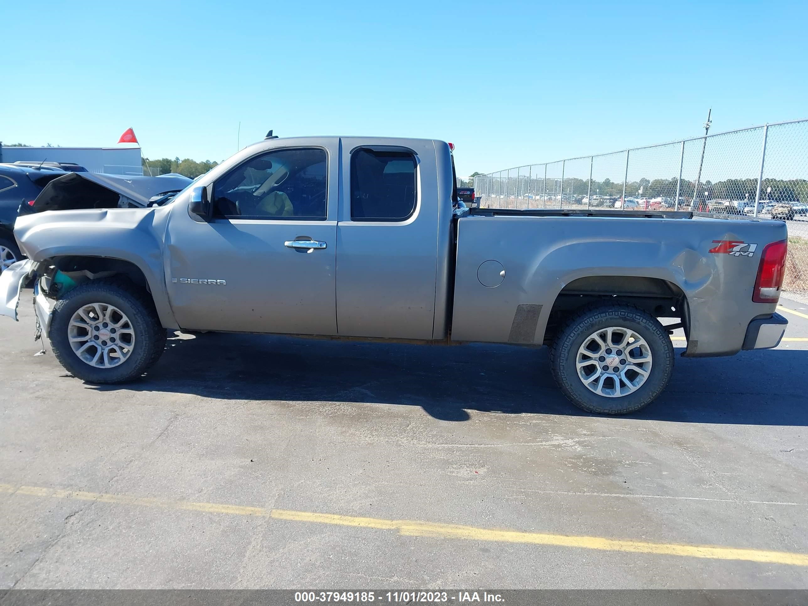 Photo 13 VIN: 1GTEK19J67Z533767 - GMC SIERRA 