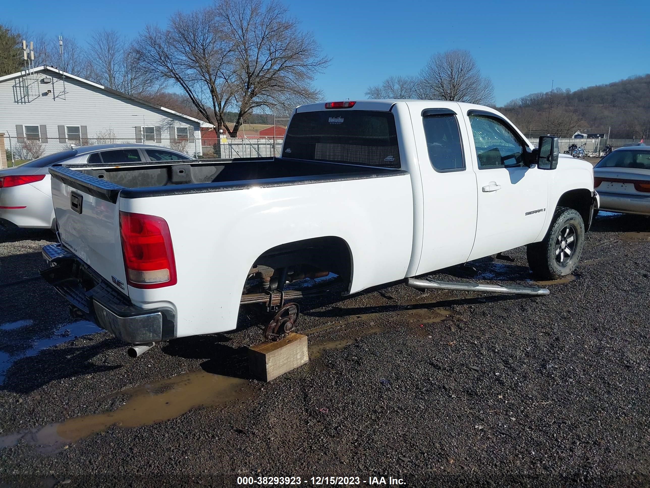 Photo 3 VIN: 1GTEK19J68Z251193 - GMC SIERRA 