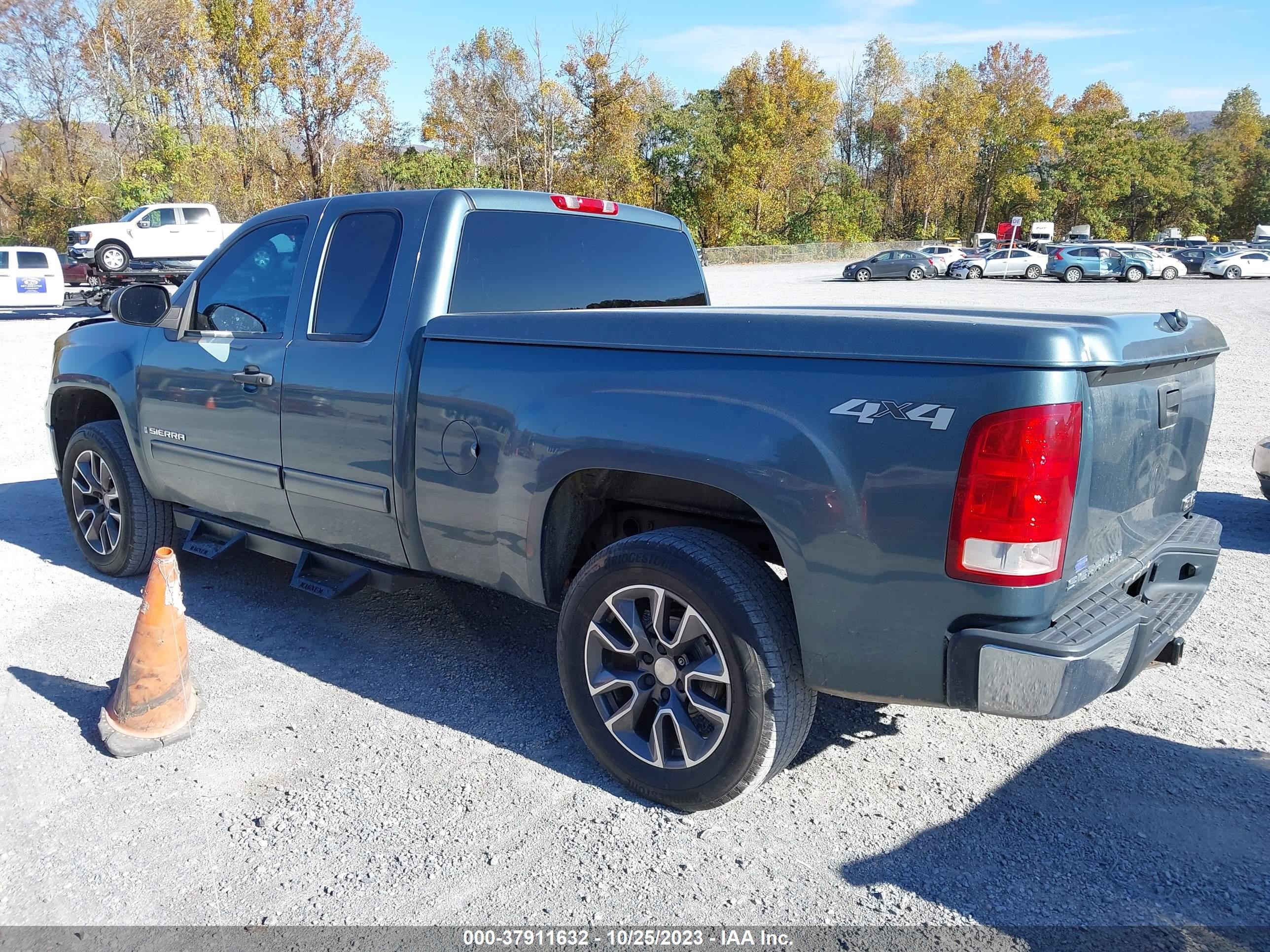 Photo 2 VIN: 1GTEK19J78Z252997 - GMC SIERRA 