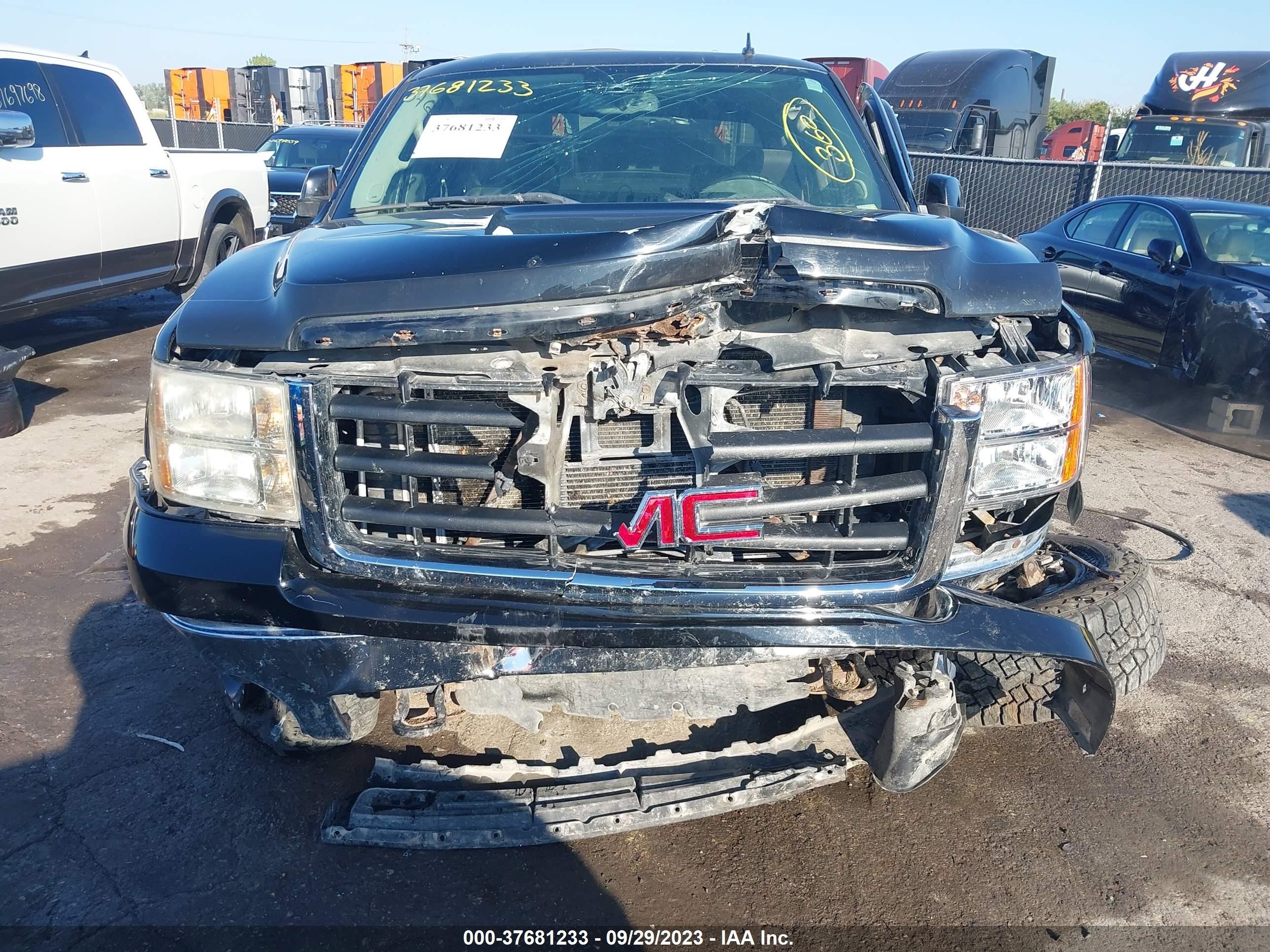 Photo 12 VIN: 1GTEK19J88Z313936 - GMC SIERRA 