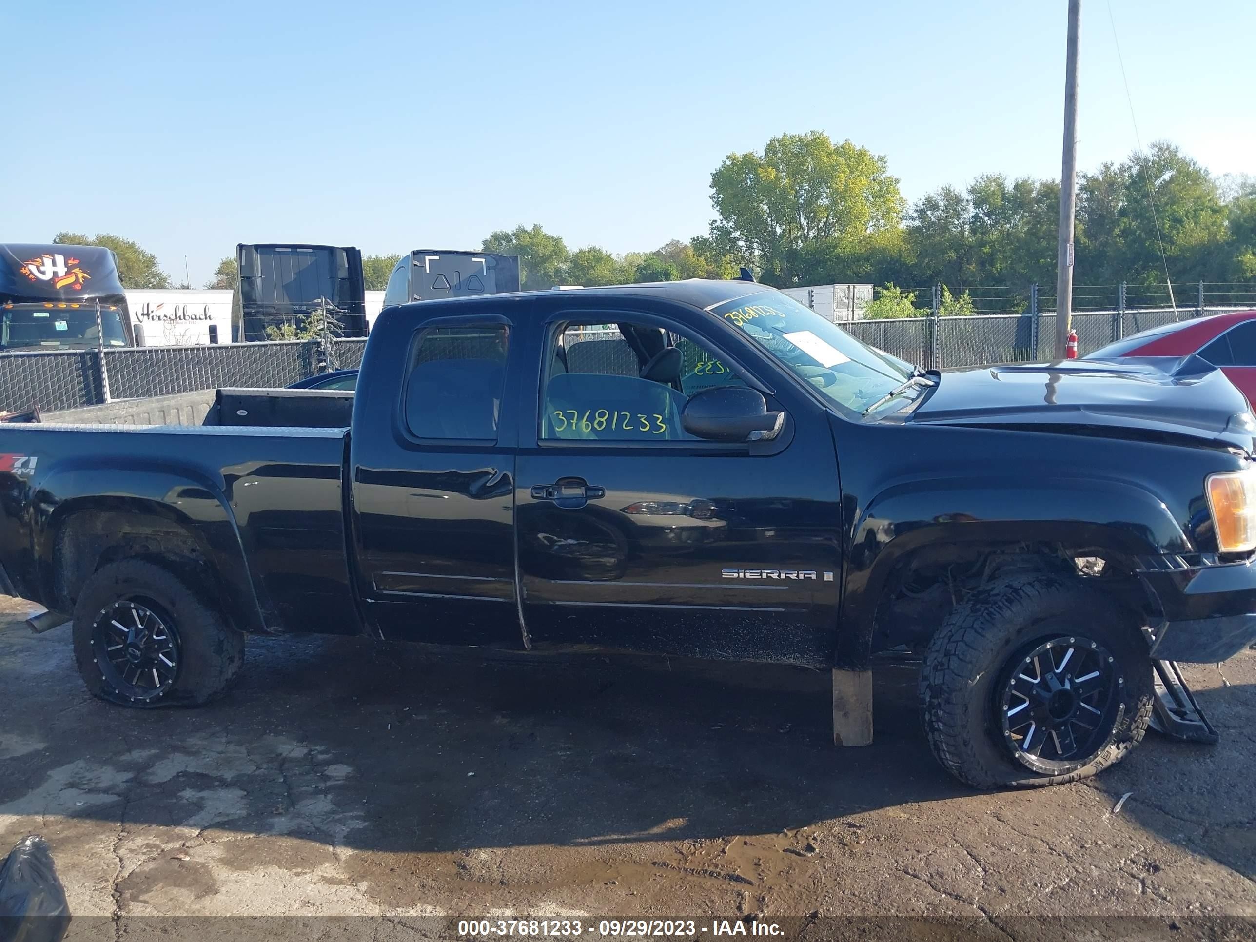 Photo 13 VIN: 1GTEK19J88Z313936 - GMC SIERRA 