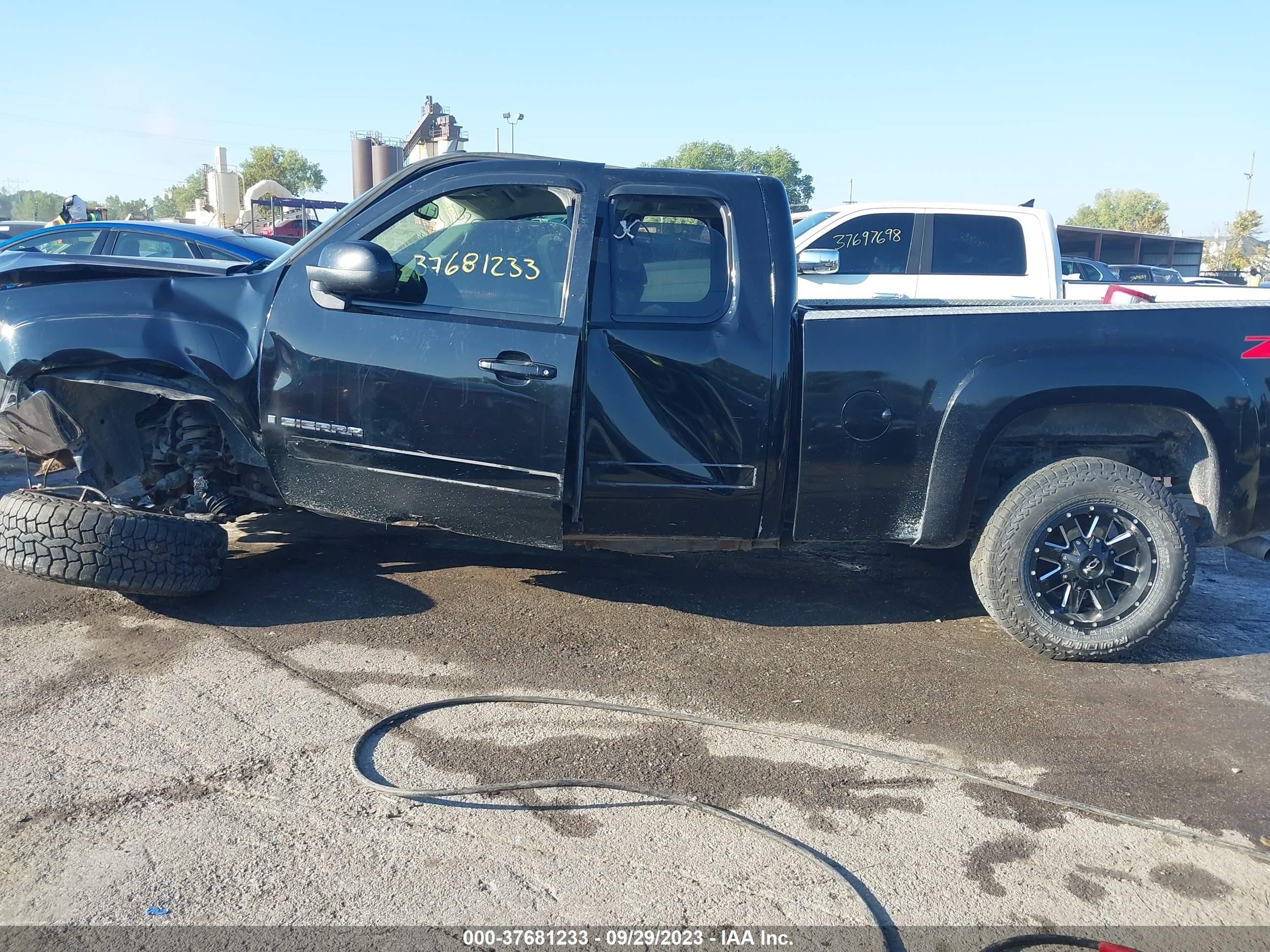 Photo 14 VIN: 1GTEK19J88Z313936 - GMC SIERRA 