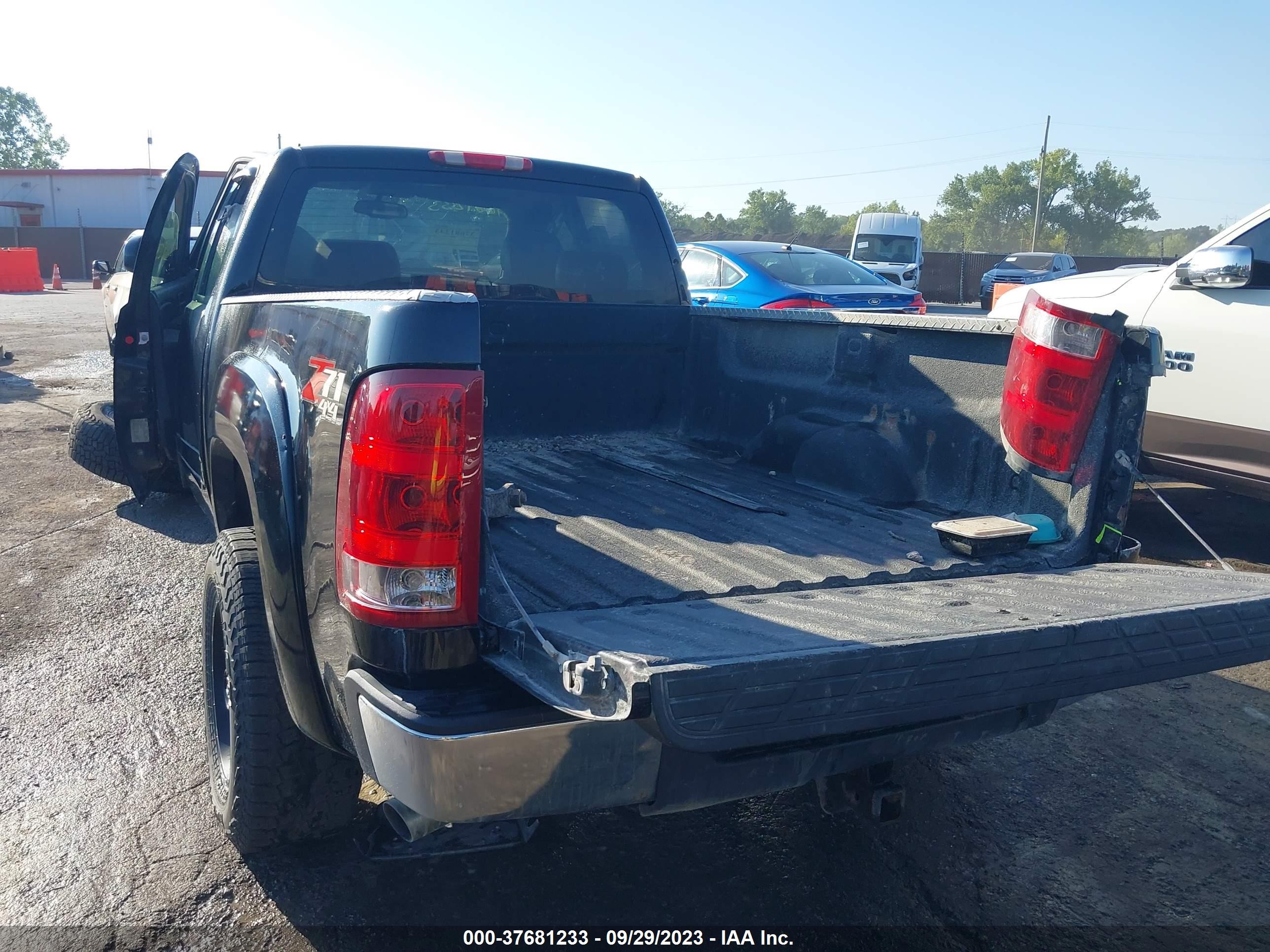 Photo 2 VIN: 1GTEK19J88Z313936 - GMC SIERRA 