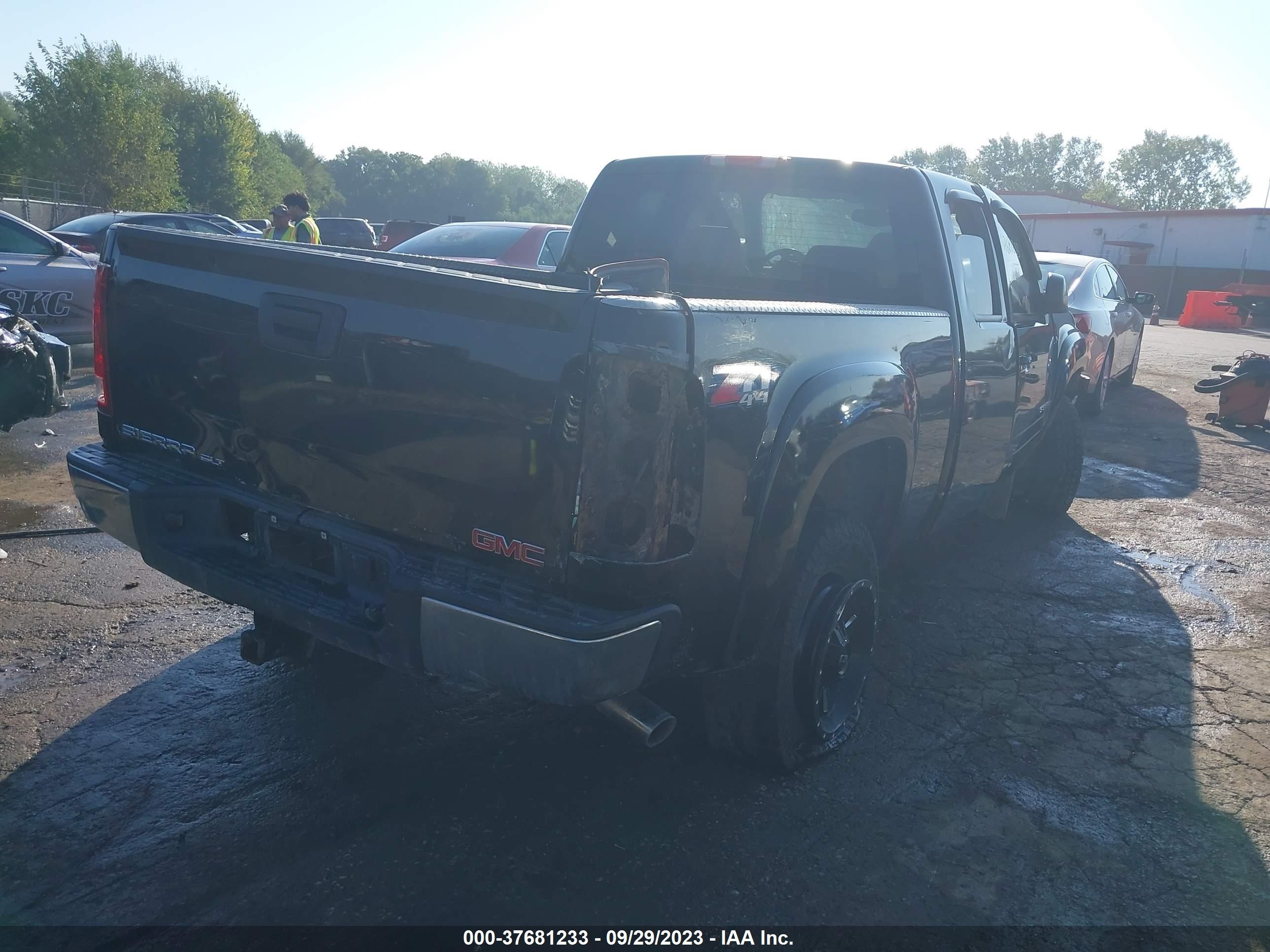 Photo 3 VIN: 1GTEK19J88Z313936 - GMC SIERRA 