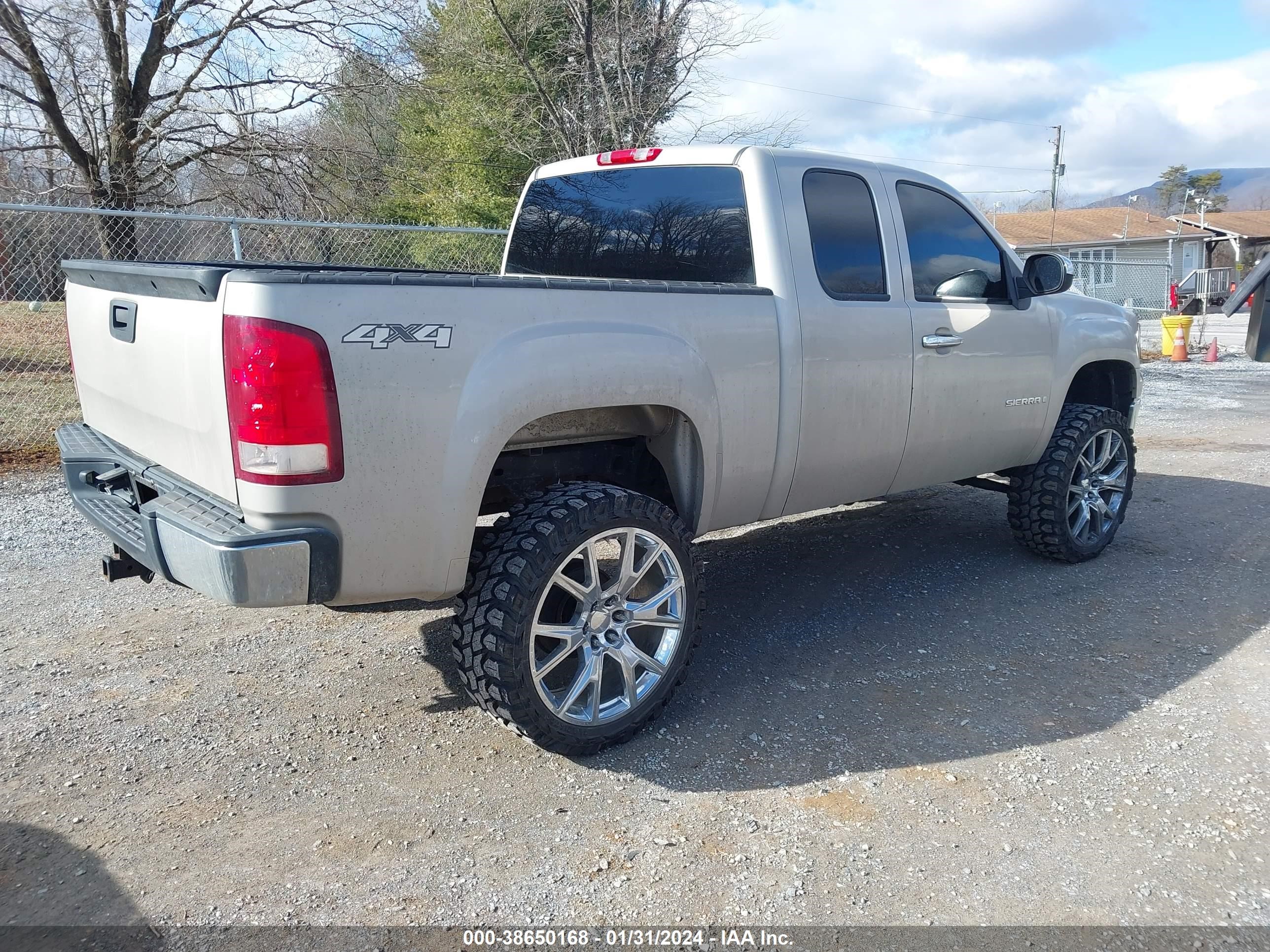 Photo 3 VIN: 1GTEK19J98Z260695 - GMC SIERRA 