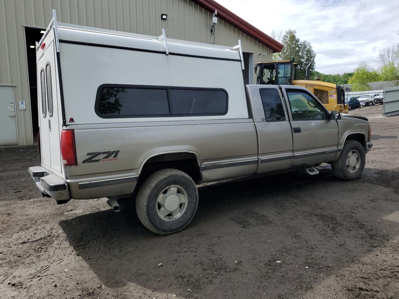 Photo 2 VIN: 1GTEK19R1WE530738 - GMC SIERRA 