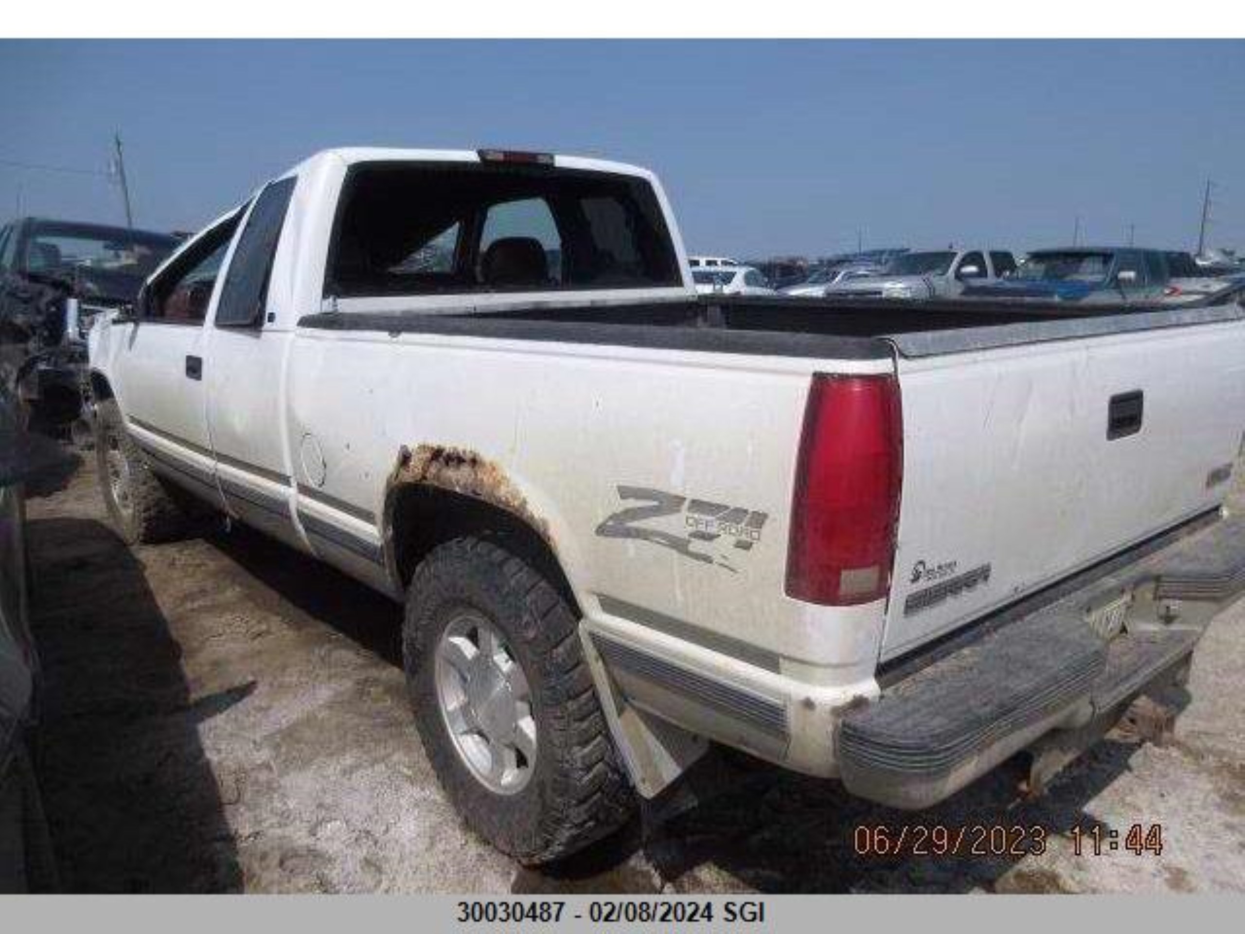 Photo 2 VIN: 1GTEK19S8WE500610 - GMC SIERRA 