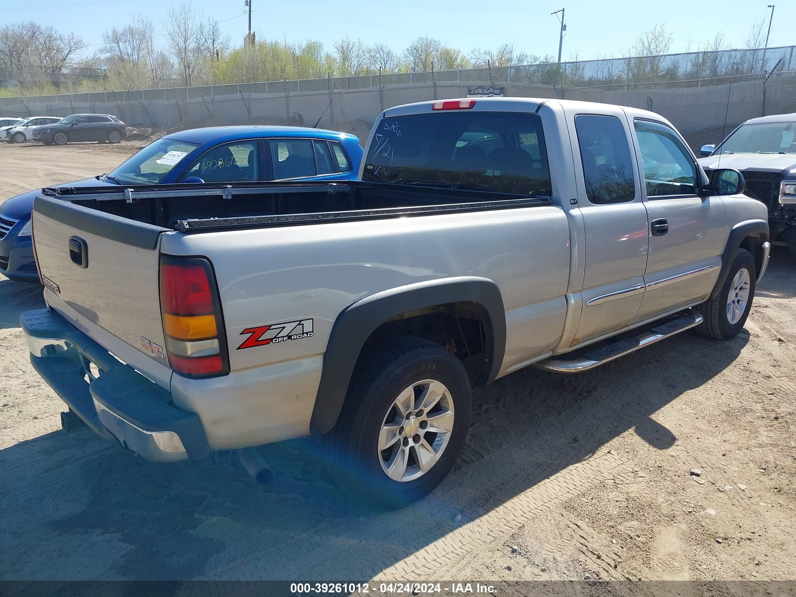 Photo 3 VIN: 1GTEK19T04E285021 - GMC SIERRA 