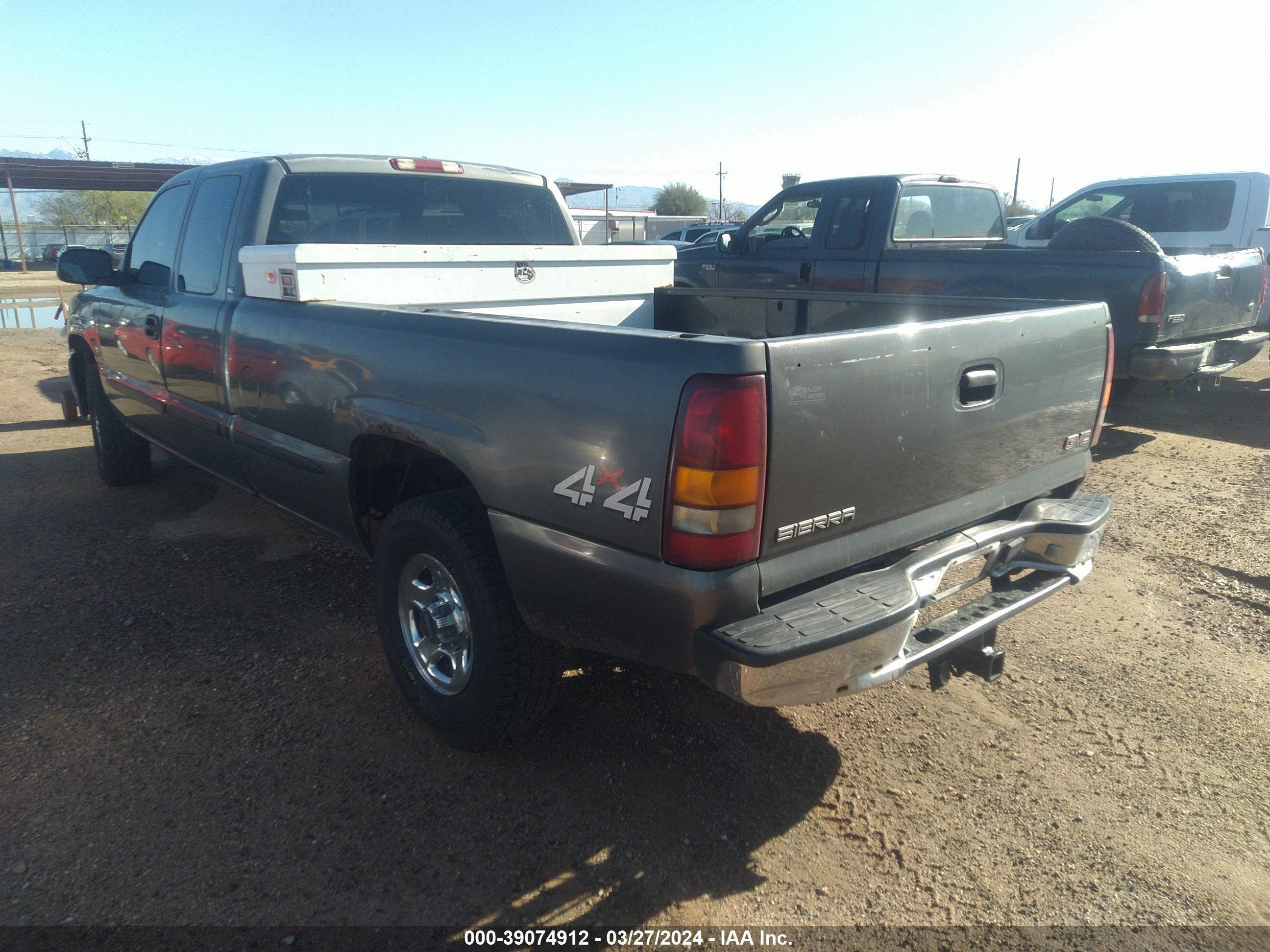 Photo 2 VIN: 1GTEK19T21E329760 - GMC SIERRA 