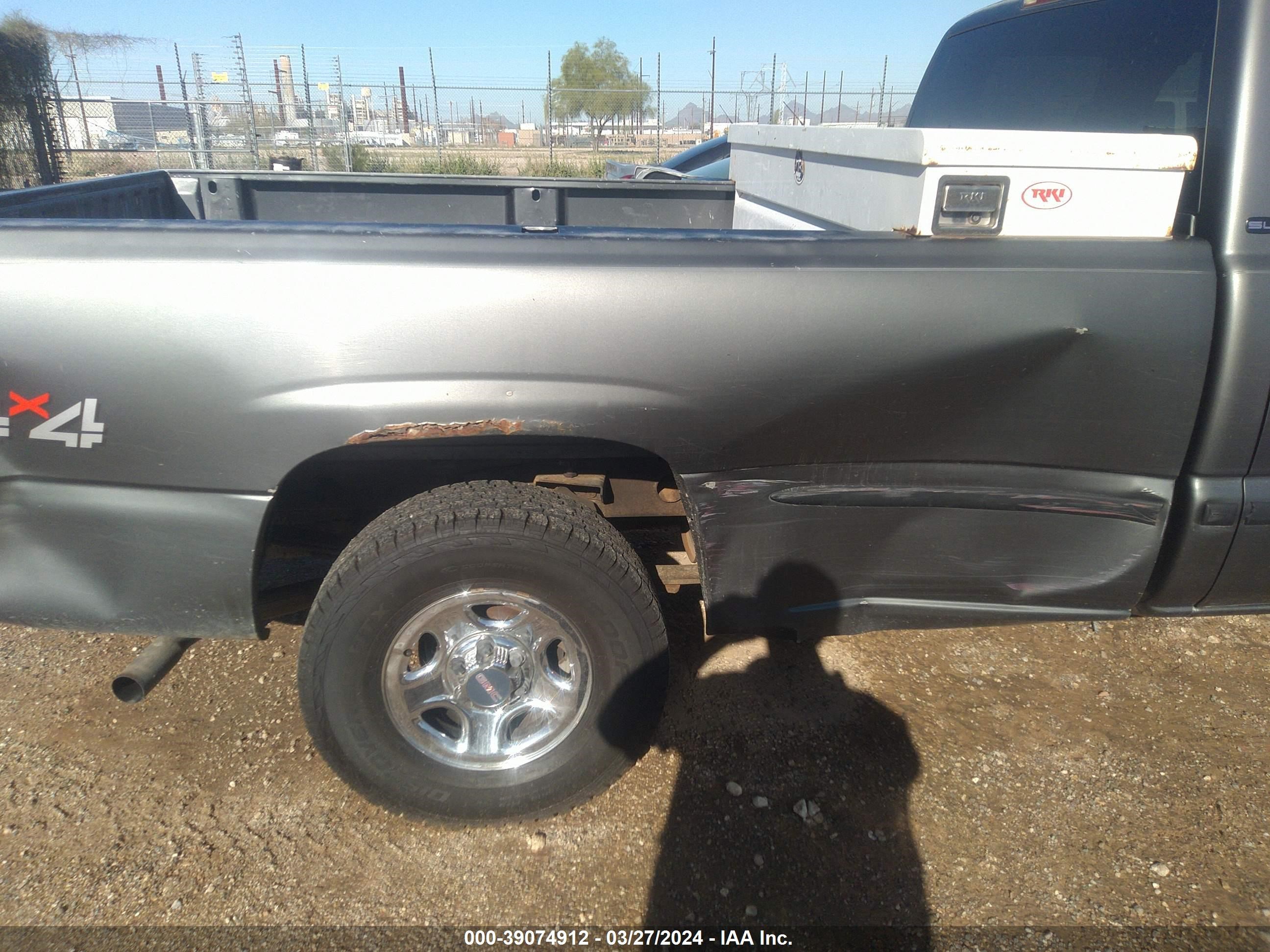 Photo 5 VIN: 1GTEK19T21E329760 - GMC SIERRA 