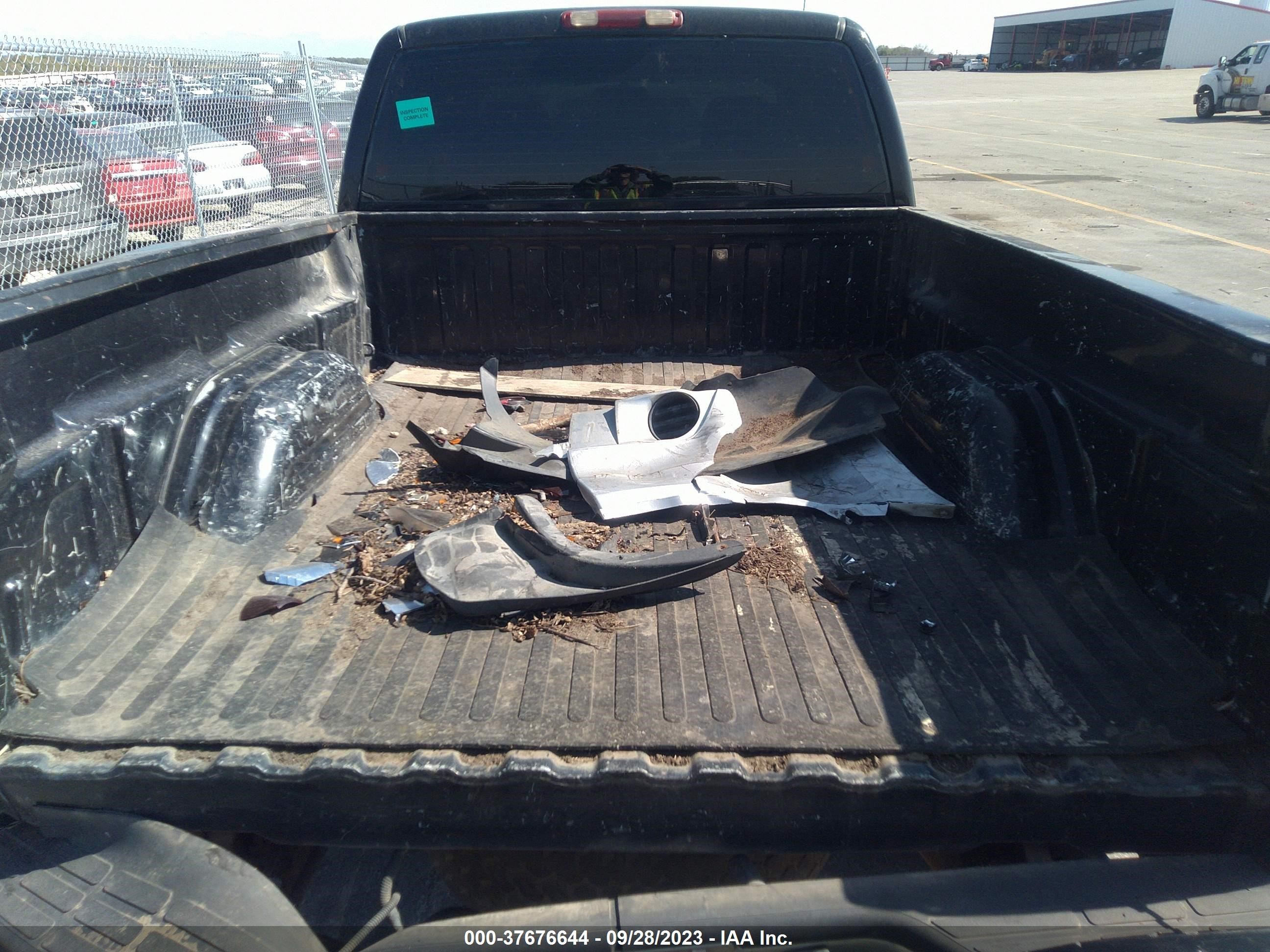 Photo 11 VIN: 1GTEK19T2YZ161704 - GMC SIERRA 