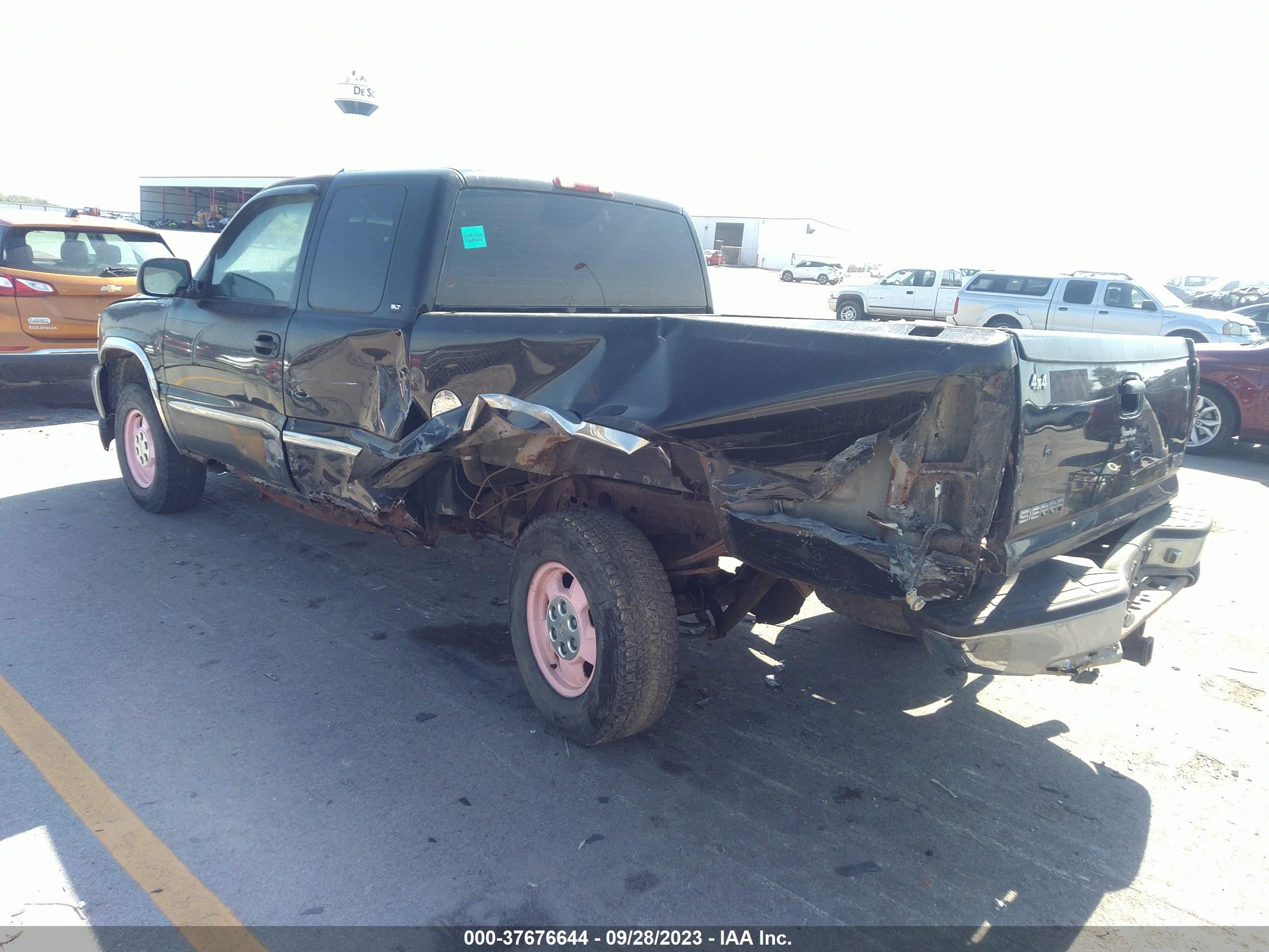 Photo 2 VIN: 1GTEK19T2YZ161704 - GMC SIERRA 