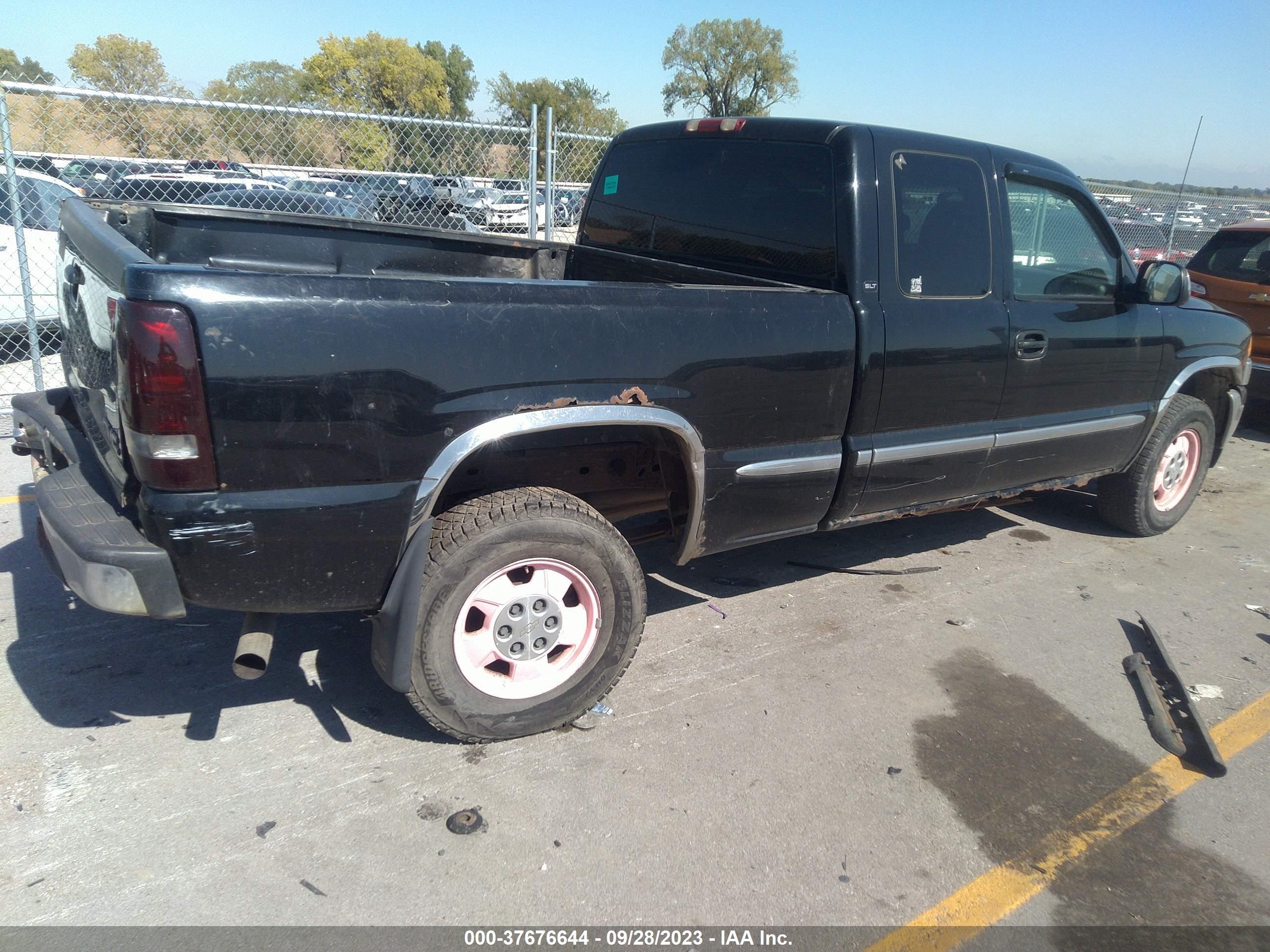 Photo 3 VIN: 1GTEK19T2YZ161704 - GMC SIERRA 