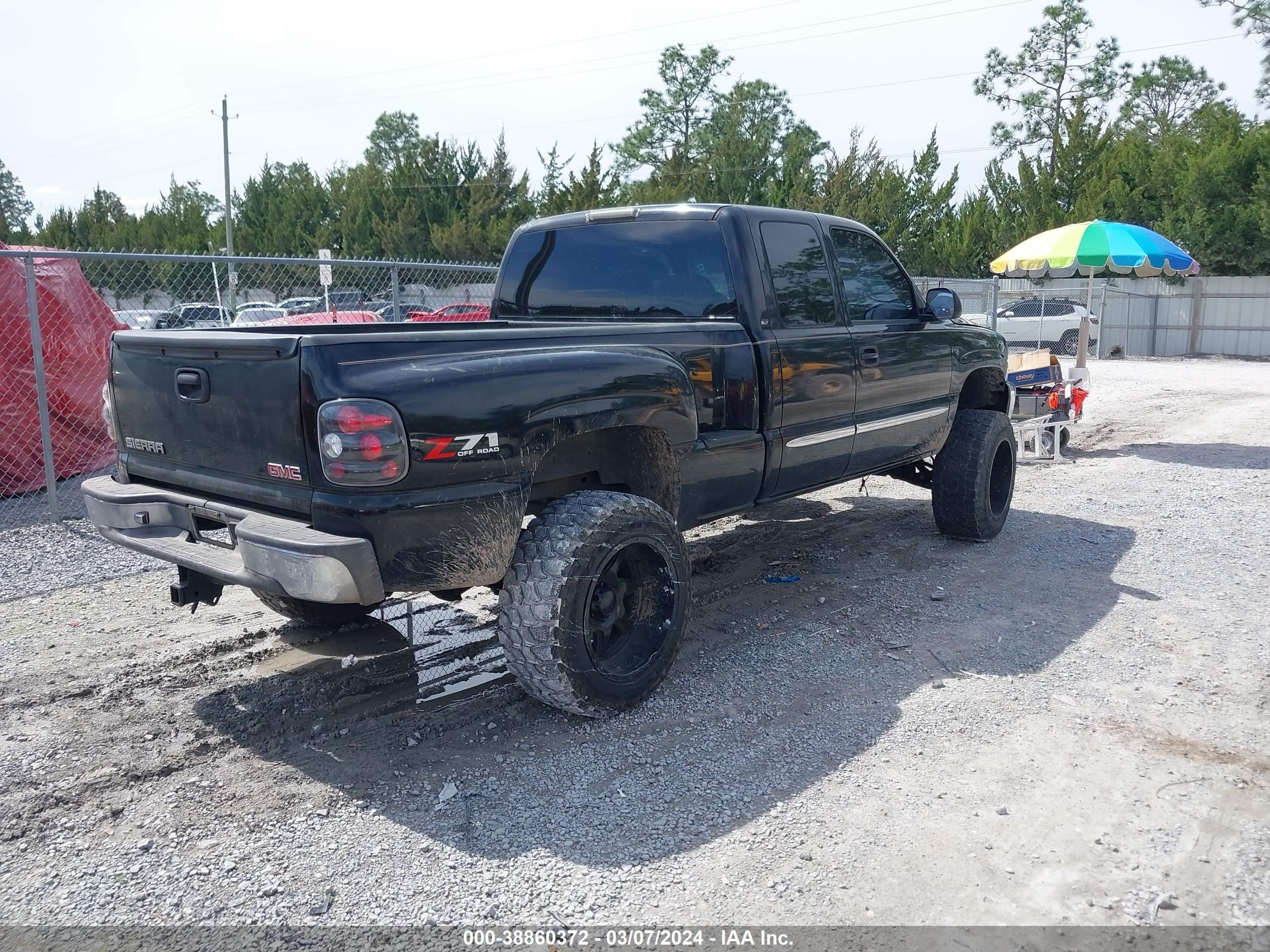 Photo 3 VIN: 1GTEK19T54Z147256 - GMC SIERRA 