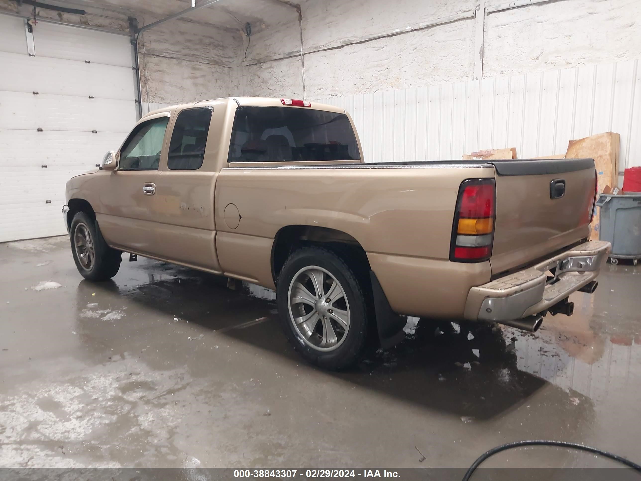 Photo 2 VIN: 1GTEK19T5XZ517352 - GMC SIERRA 