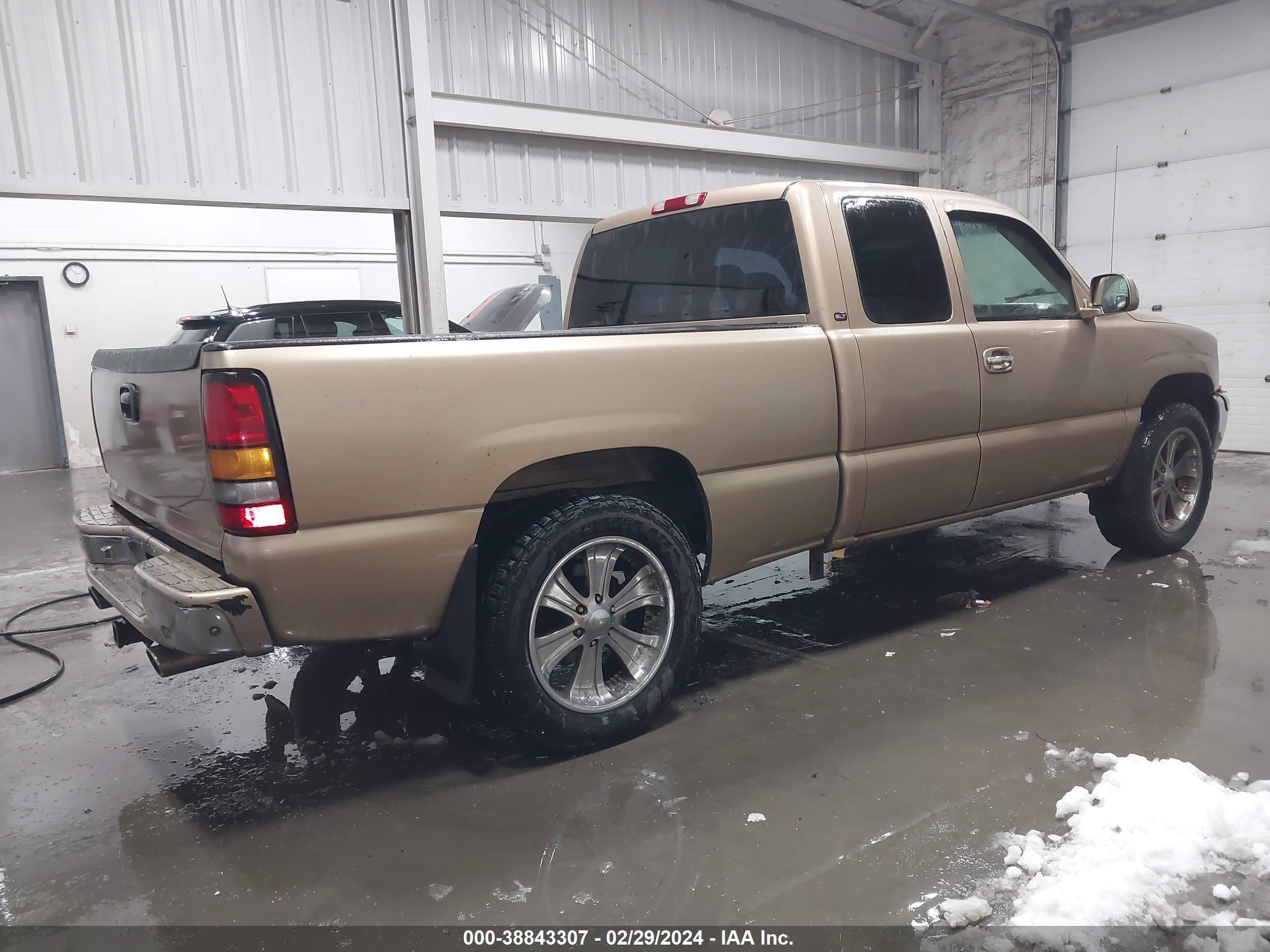 Photo 3 VIN: 1GTEK19T5XZ517352 - GMC SIERRA 