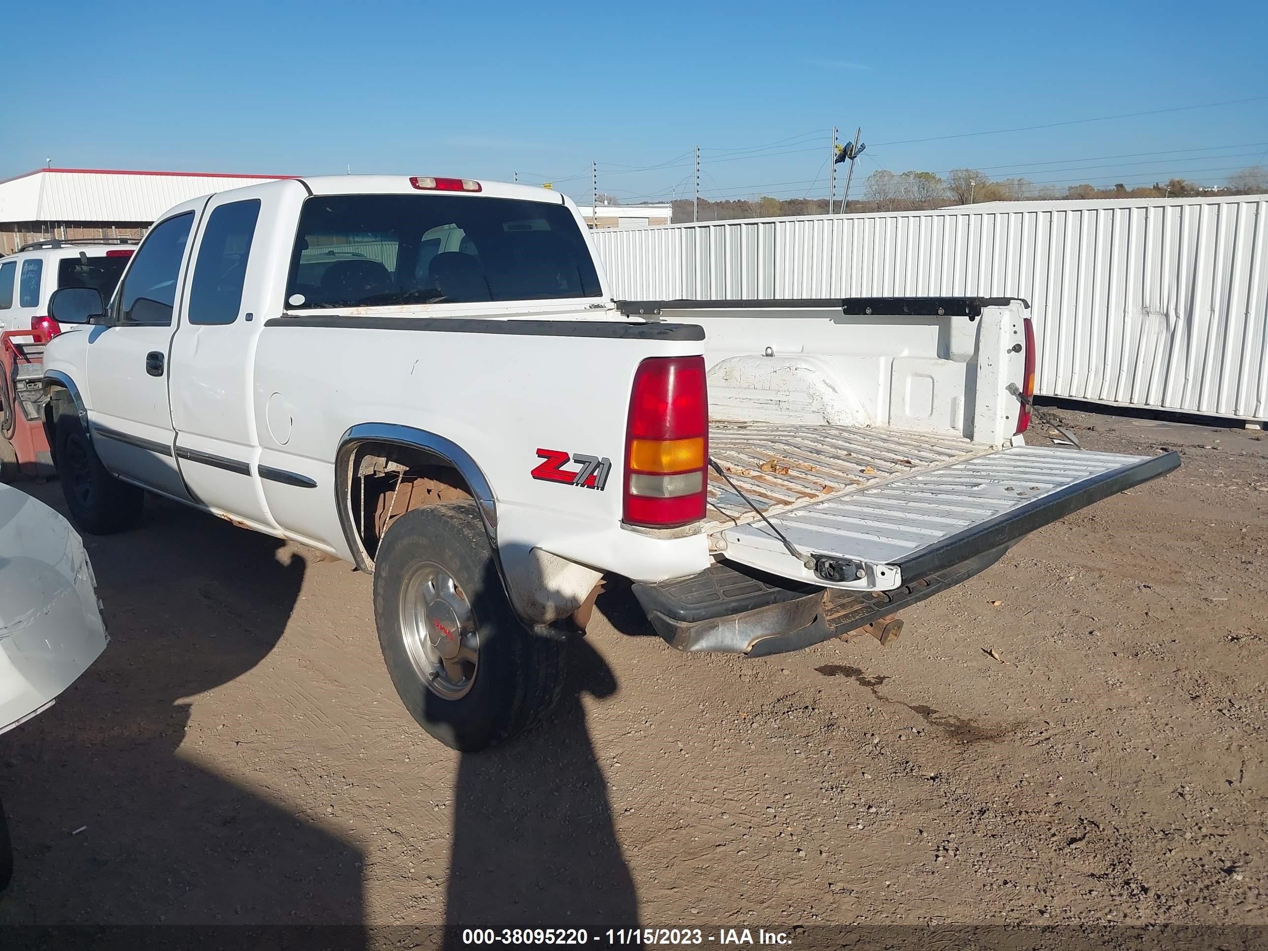 Photo 2 VIN: 1GTEK19T5YE228058 - GMC SIERRA 