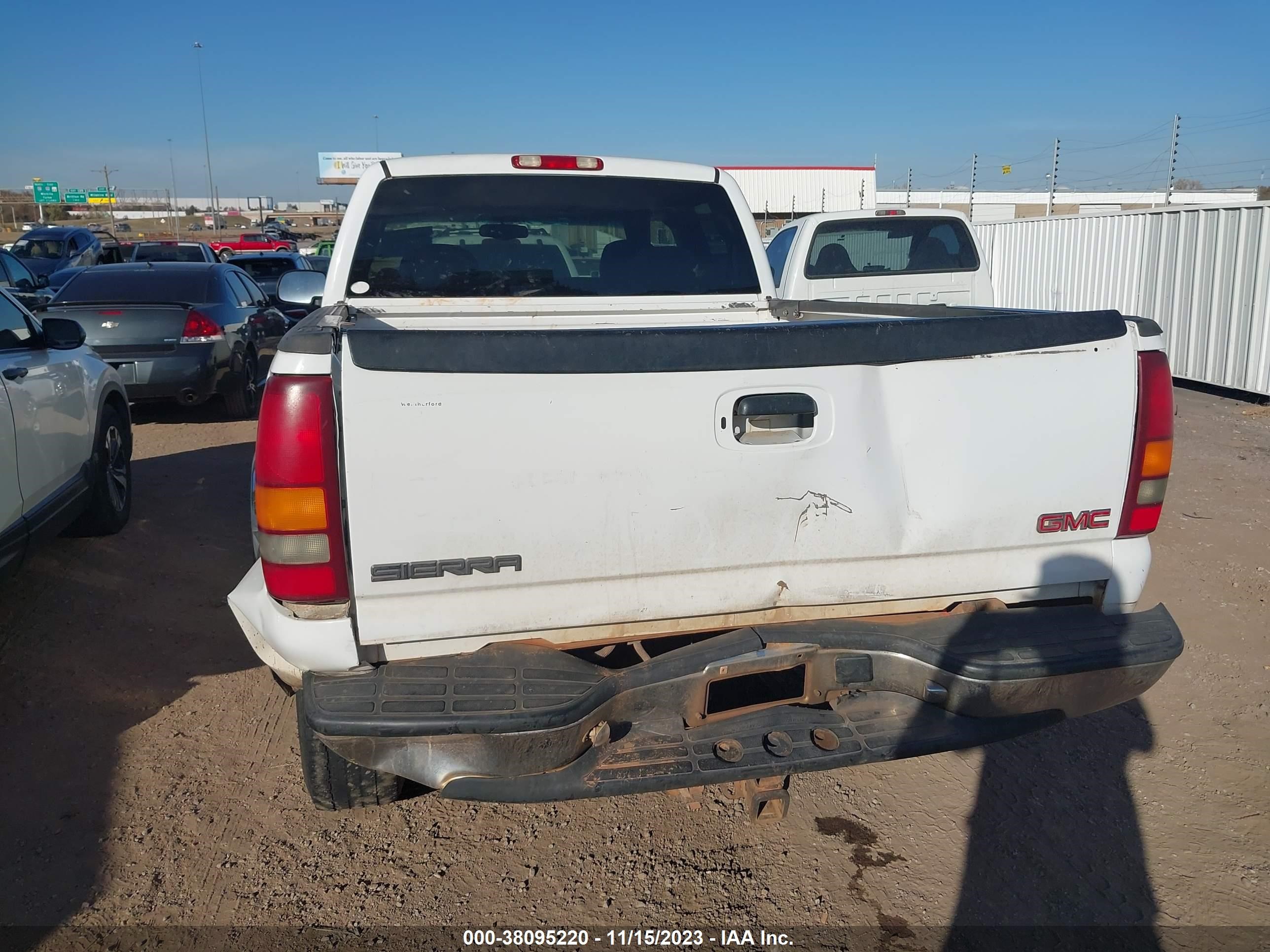 Photo 5 VIN: 1GTEK19T5YE228058 - GMC SIERRA 