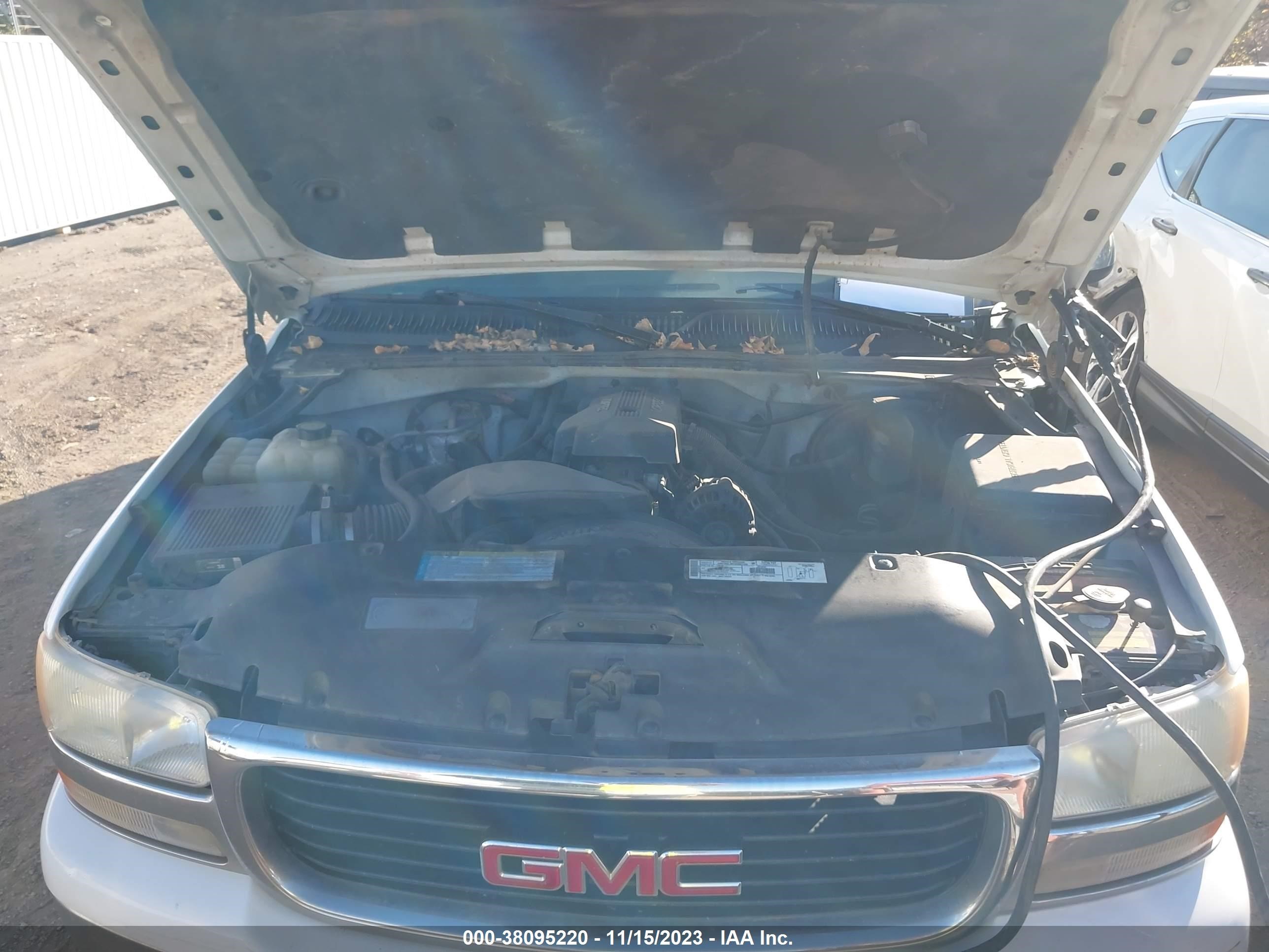 Photo 9 VIN: 1GTEK19T5YE228058 - GMC SIERRA 