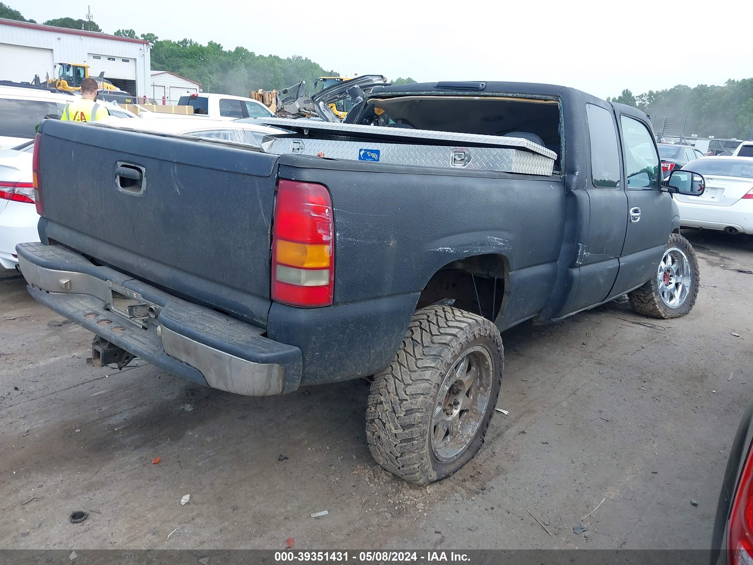 Photo 3 VIN: 1GTEK19T5YE297252 - GMC SIERRA 