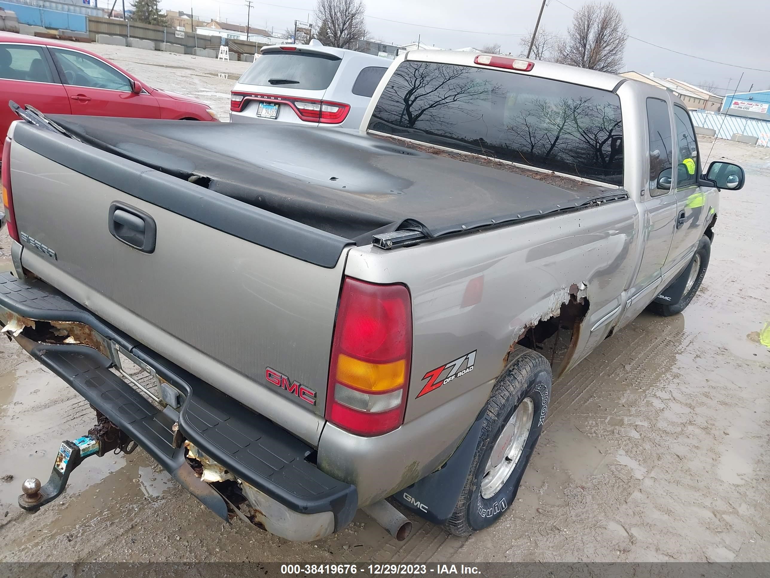 Photo 3 VIN: 1GTEK19T5YE394273 - GMC SIERRA 