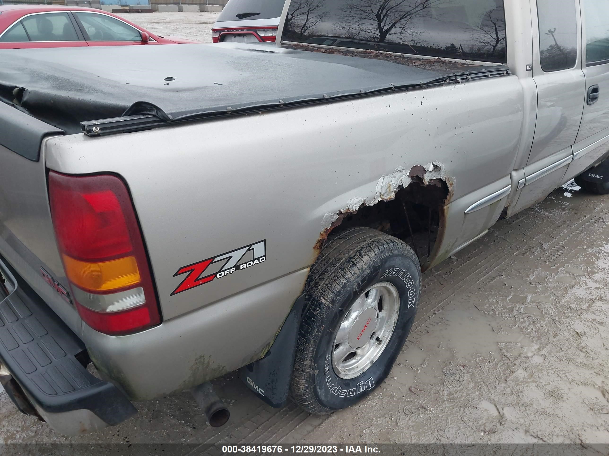 Photo 5 VIN: 1GTEK19T5YE394273 - GMC SIERRA 