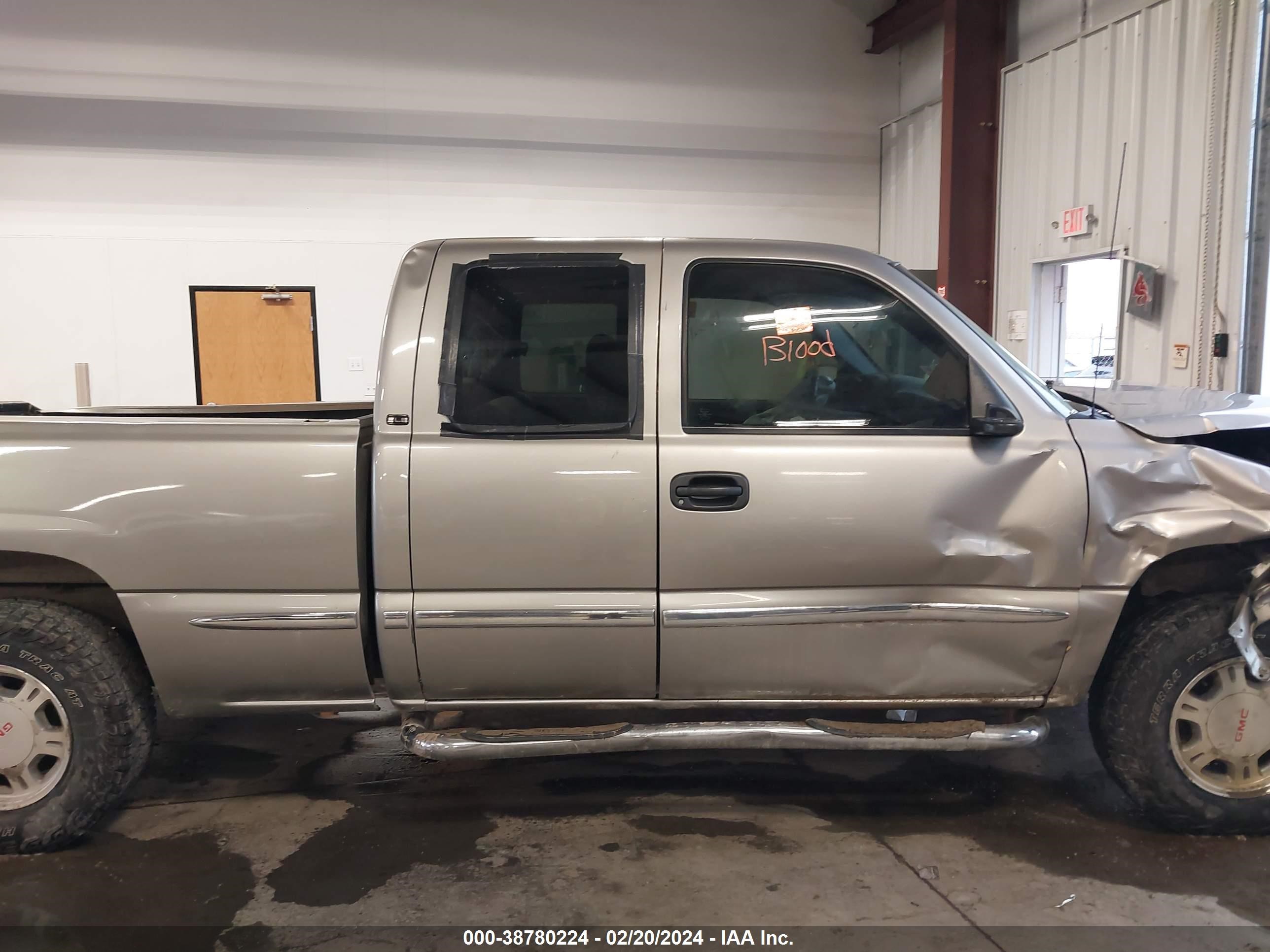 Photo 12 VIN: 1GTEK19T61E189518 - GMC SIERRA 