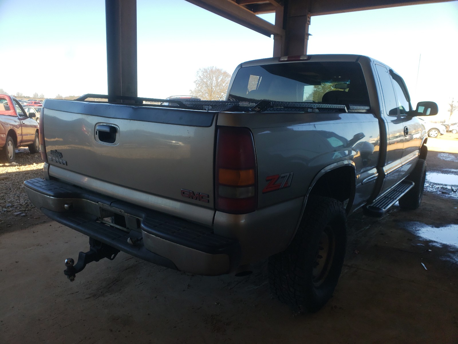 Photo 3 VIN: 1GTEK19T6YE128941 - GMC NEW SIERRA 