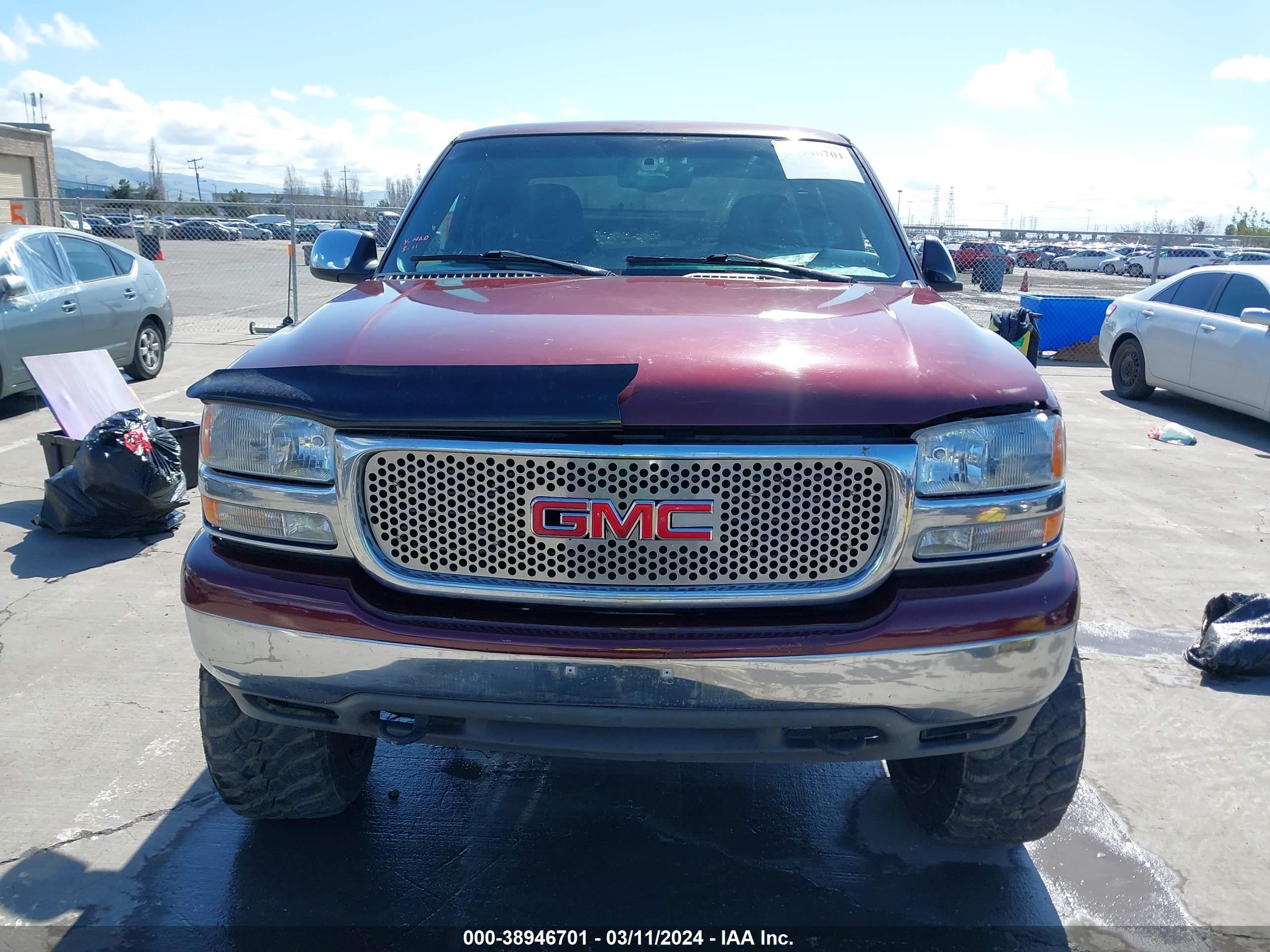 Photo 10 VIN: 1GTEK19T8YE152903 - GMC SIERRA 