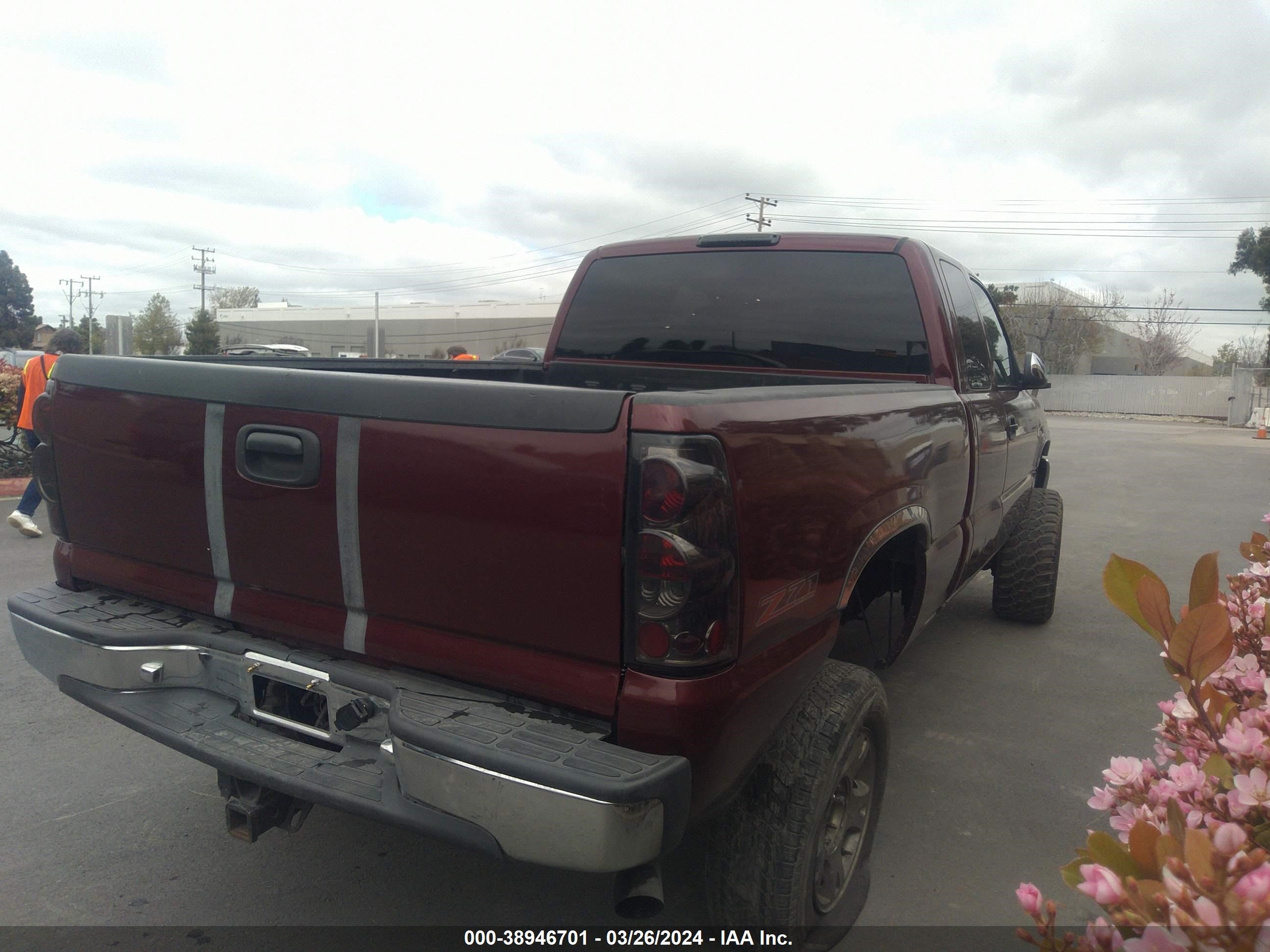 Photo 3 VIN: 1GTEK19T8YE152903 - GMC SIERRA 