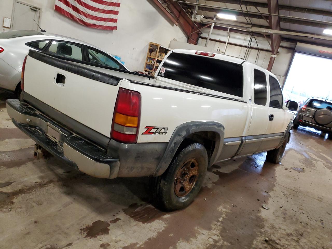 Photo 2 VIN: 1GTEK19T8YE389178 - GMC SIERRA 