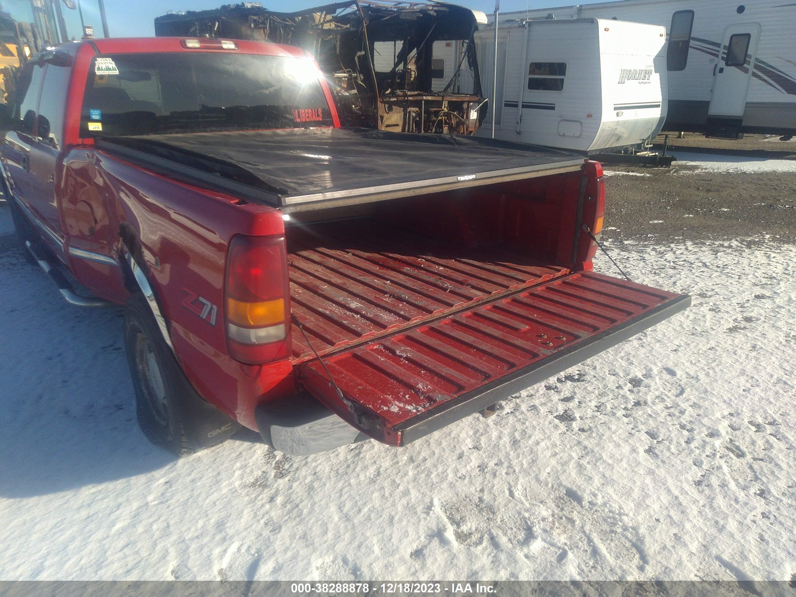 Photo 11 VIN: 1GTEK19T8YZ222439 - GMC SIERRA 