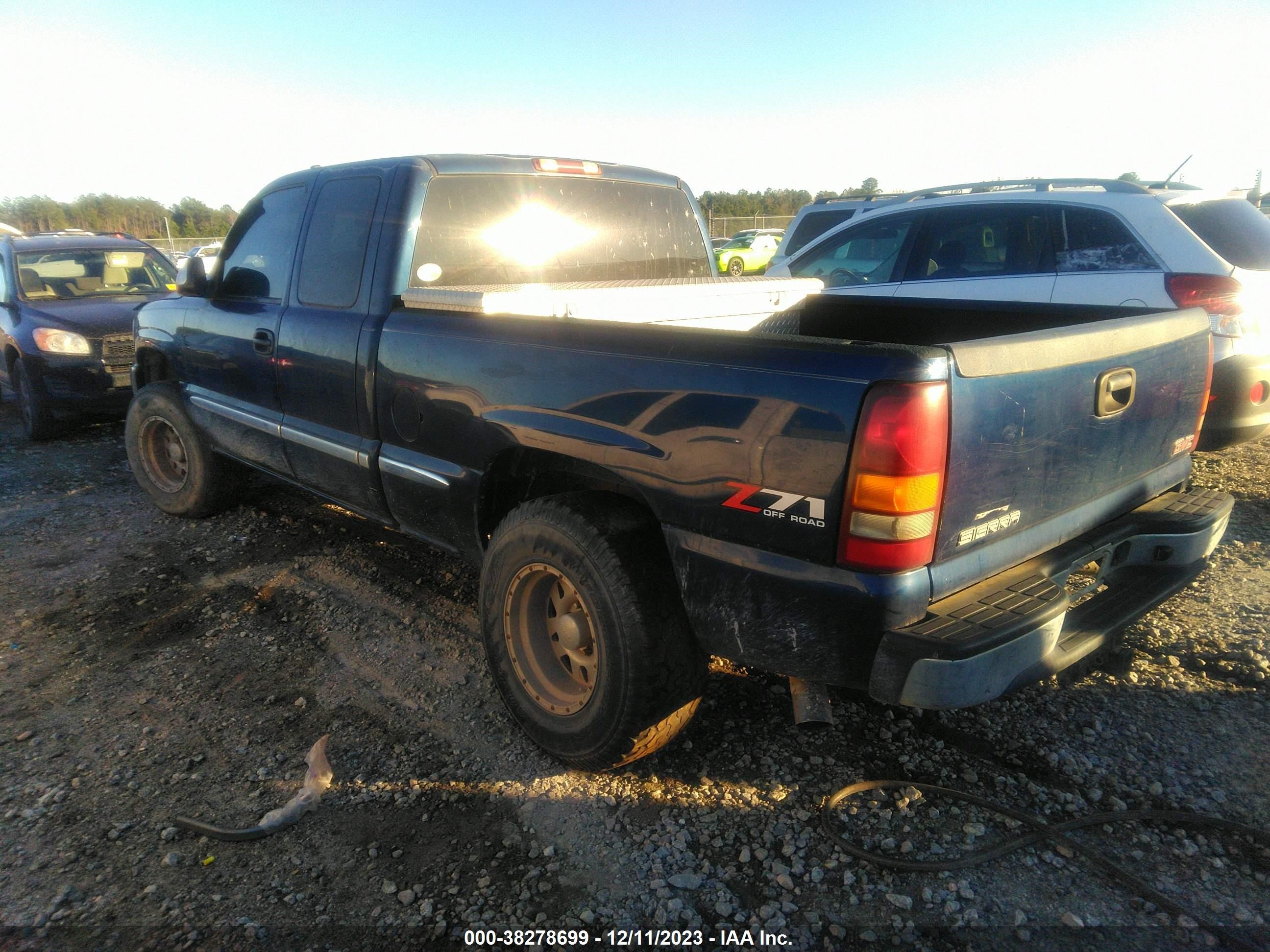 Photo 2 VIN: 1GTEK19V12E183273 - GMC SIERRA 