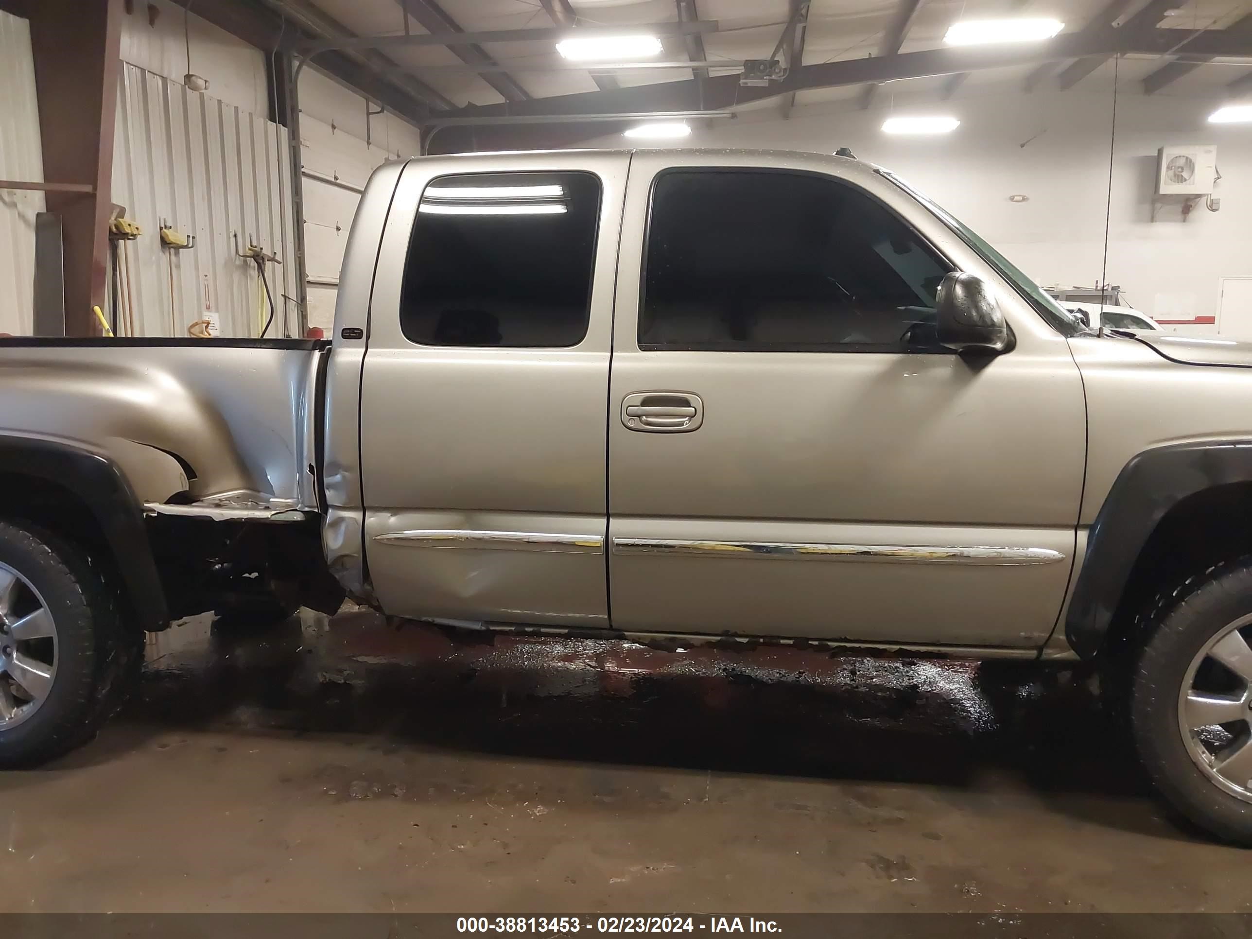 Photo 13 VIN: 1GTEK19V33Z277939 - GMC SIERRA 