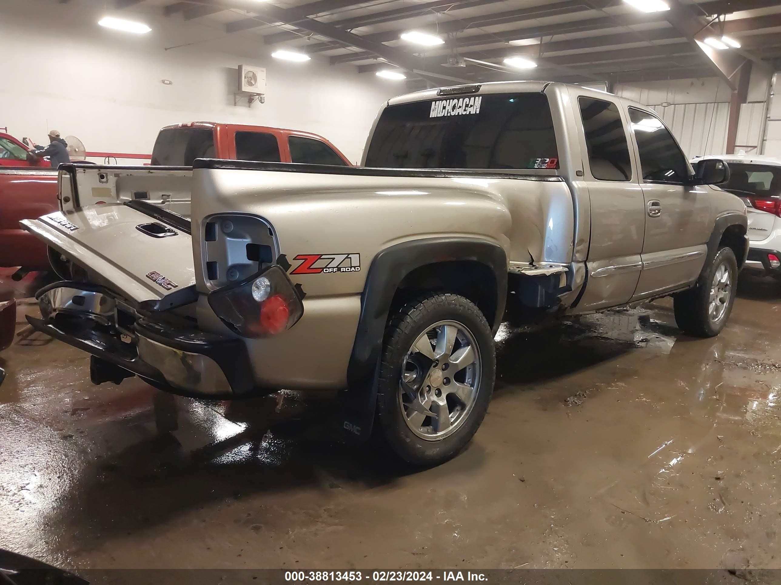 Photo 3 VIN: 1GTEK19V33Z277939 - GMC SIERRA 