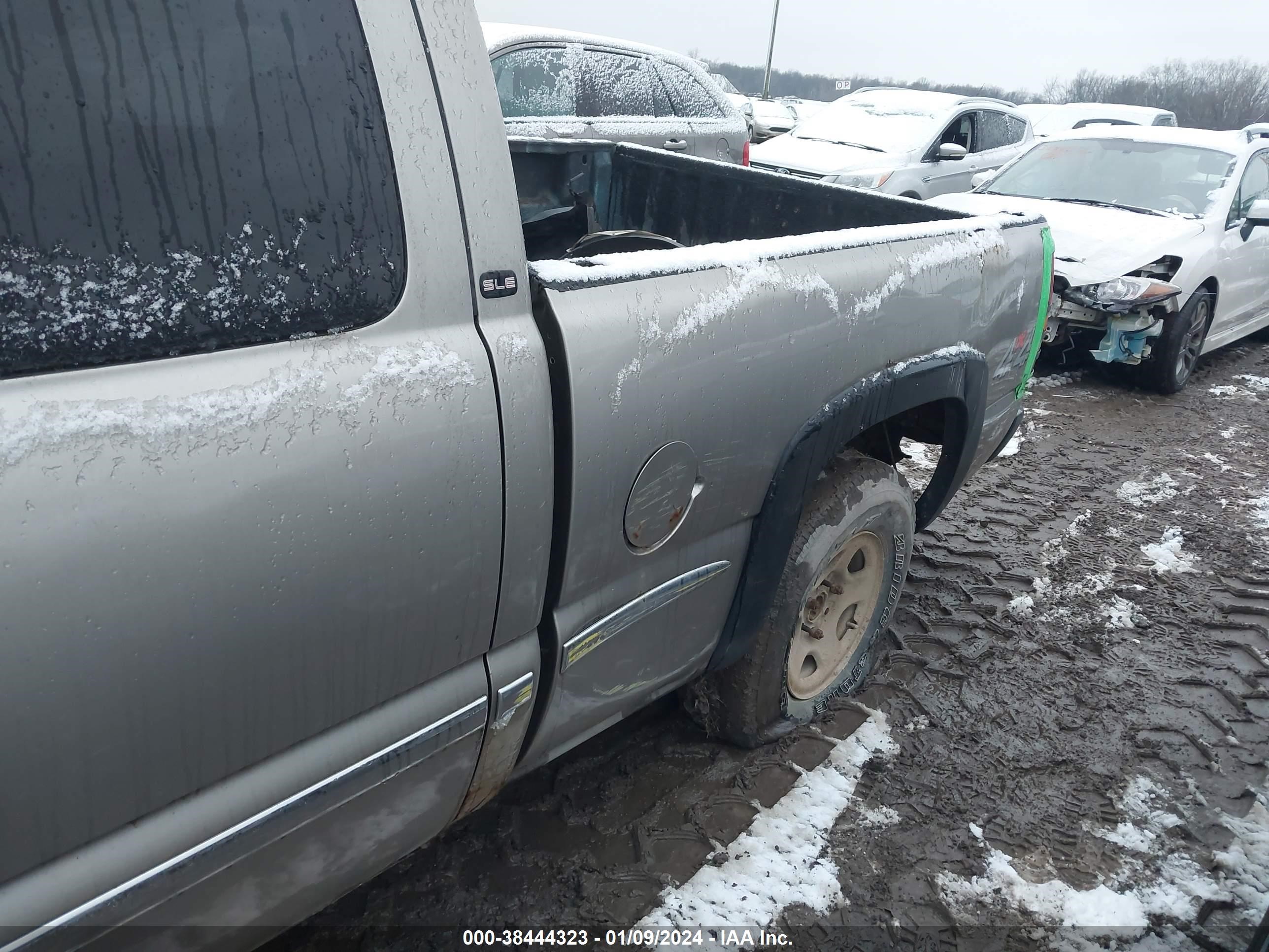 Photo 5 VIN: 1GTEK19V8YE357428 - GMC SIERRA 