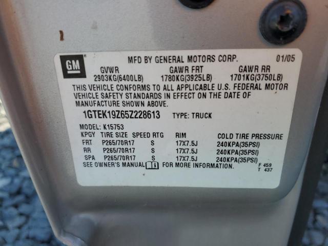 Photo 11 VIN: 1GTEK19Z65Z228613 - GMC NEW SIERRA 