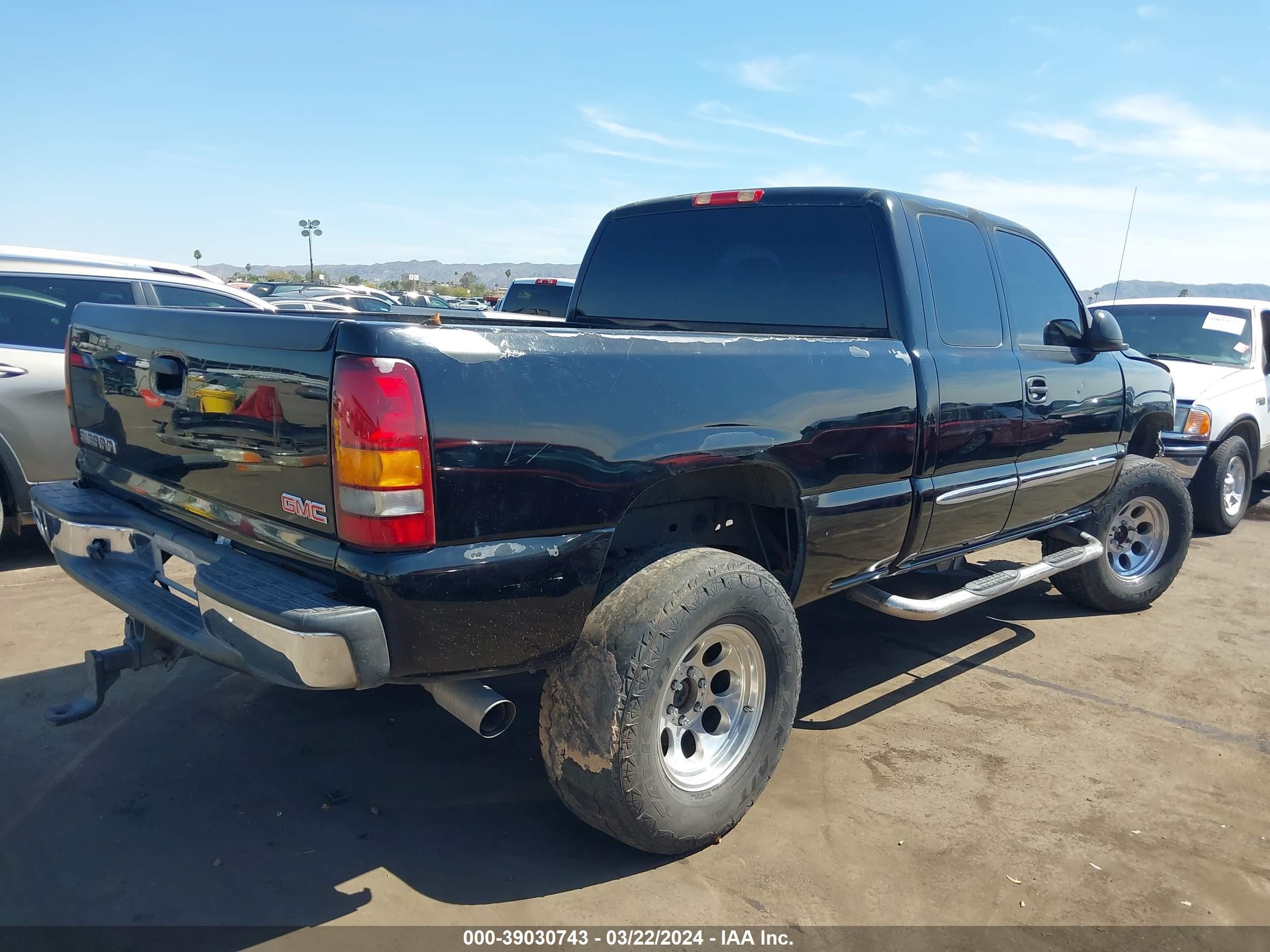 Photo 3 VIN: 1GTEK19Z95Z155916 - GMC SIERRA 