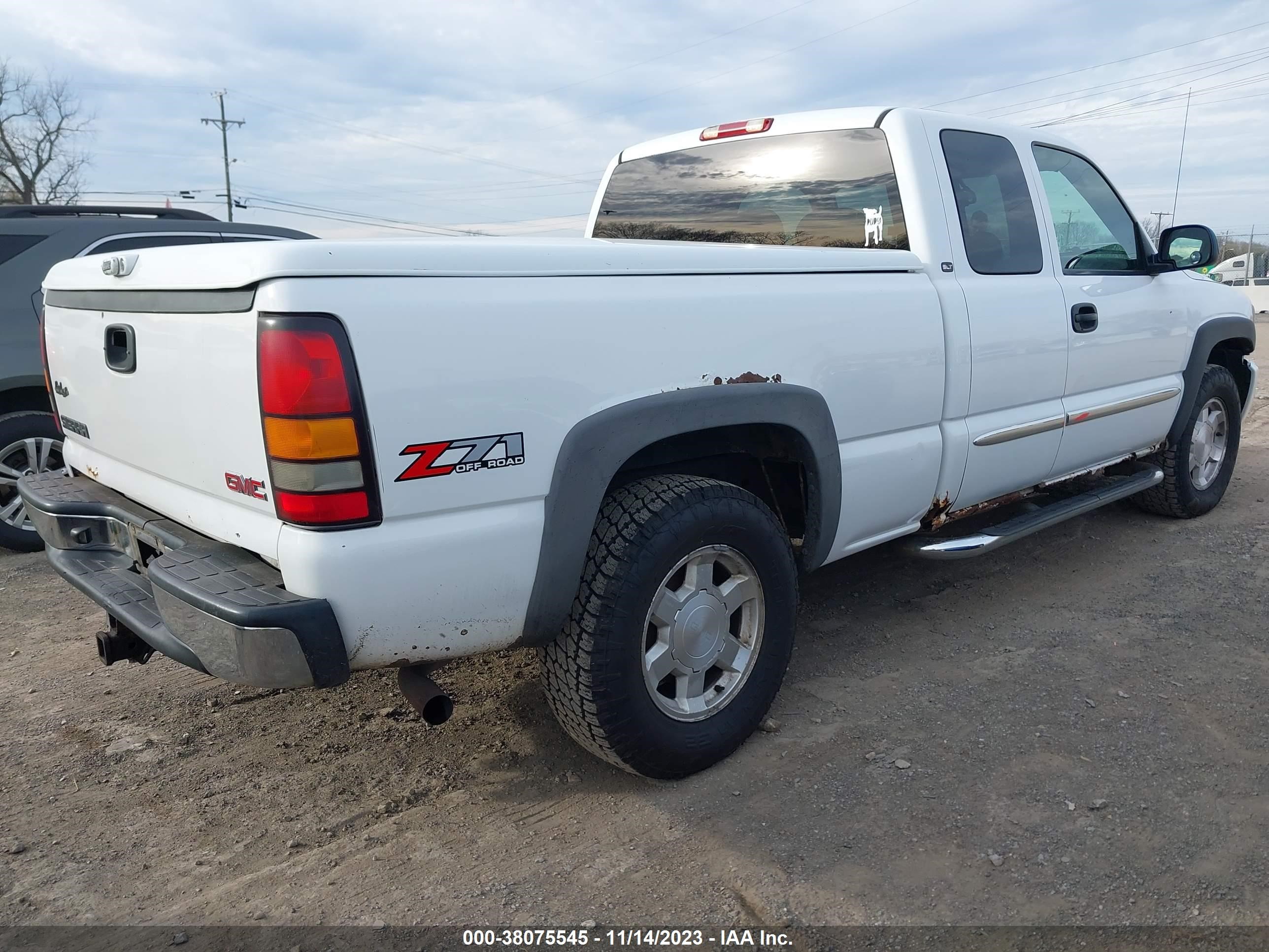 Photo 3 VIN: 1GTEK19ZX5Z295506 - GMC SIERRA 