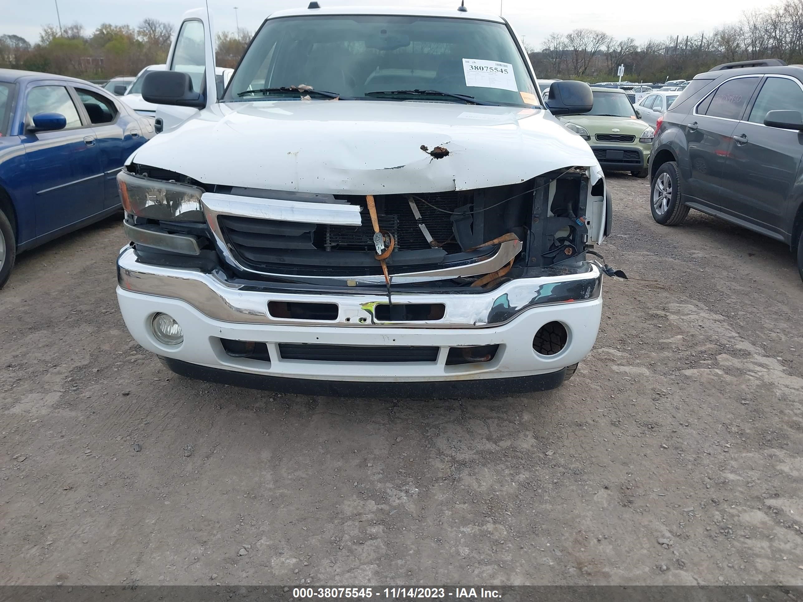 Photo 5 VIN: 1GTEK19ZX5Z295506 - GMC SIERRA 