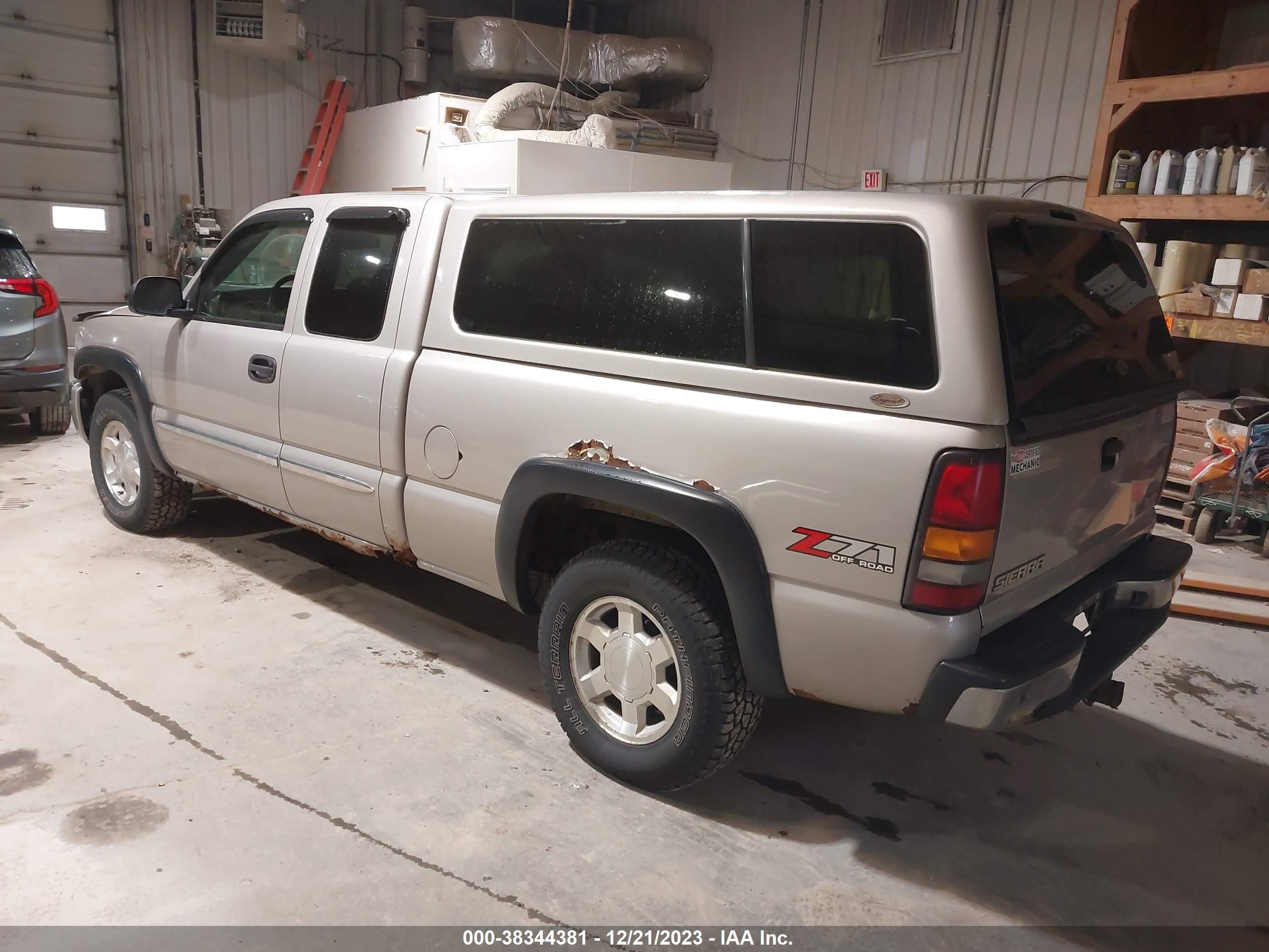 Photo 2 VIN: 1GTEK19ZX5Z355851 - GMC SIERRA 