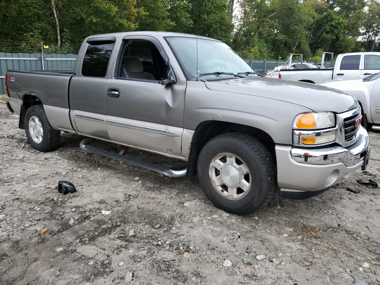 Photo 3 VIN: 1GTEK19ZX7Z138447 - GMC SIERRA 