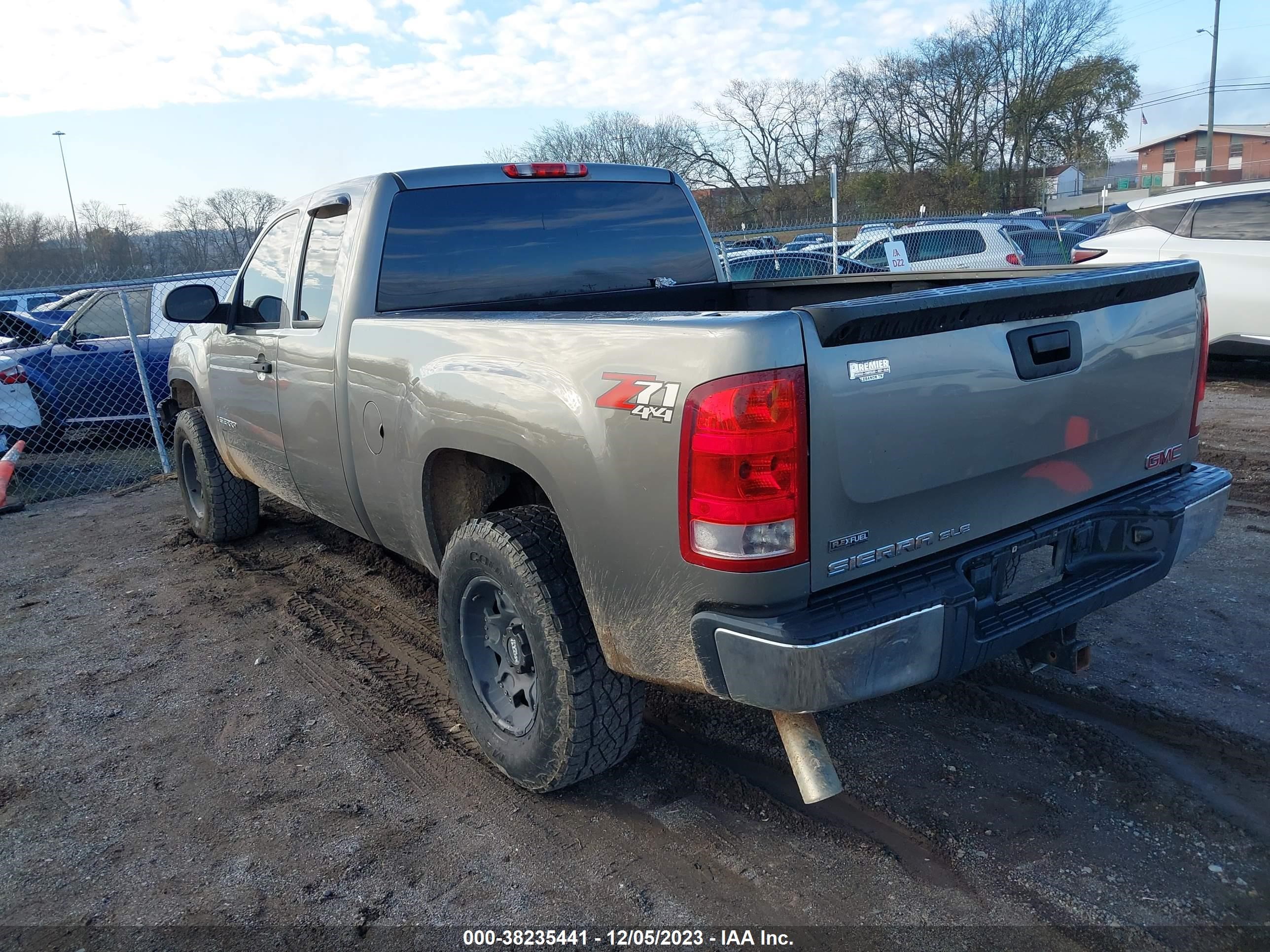 Photo 2 VIN: 1GTEK29019Z224580 - GMC SIERRA 