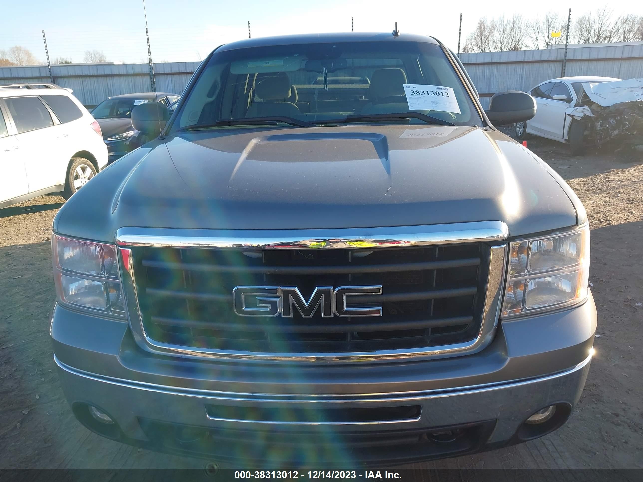 Photo 11 VIN: 1GTEK29029Z105744 - GMC SIERRA 