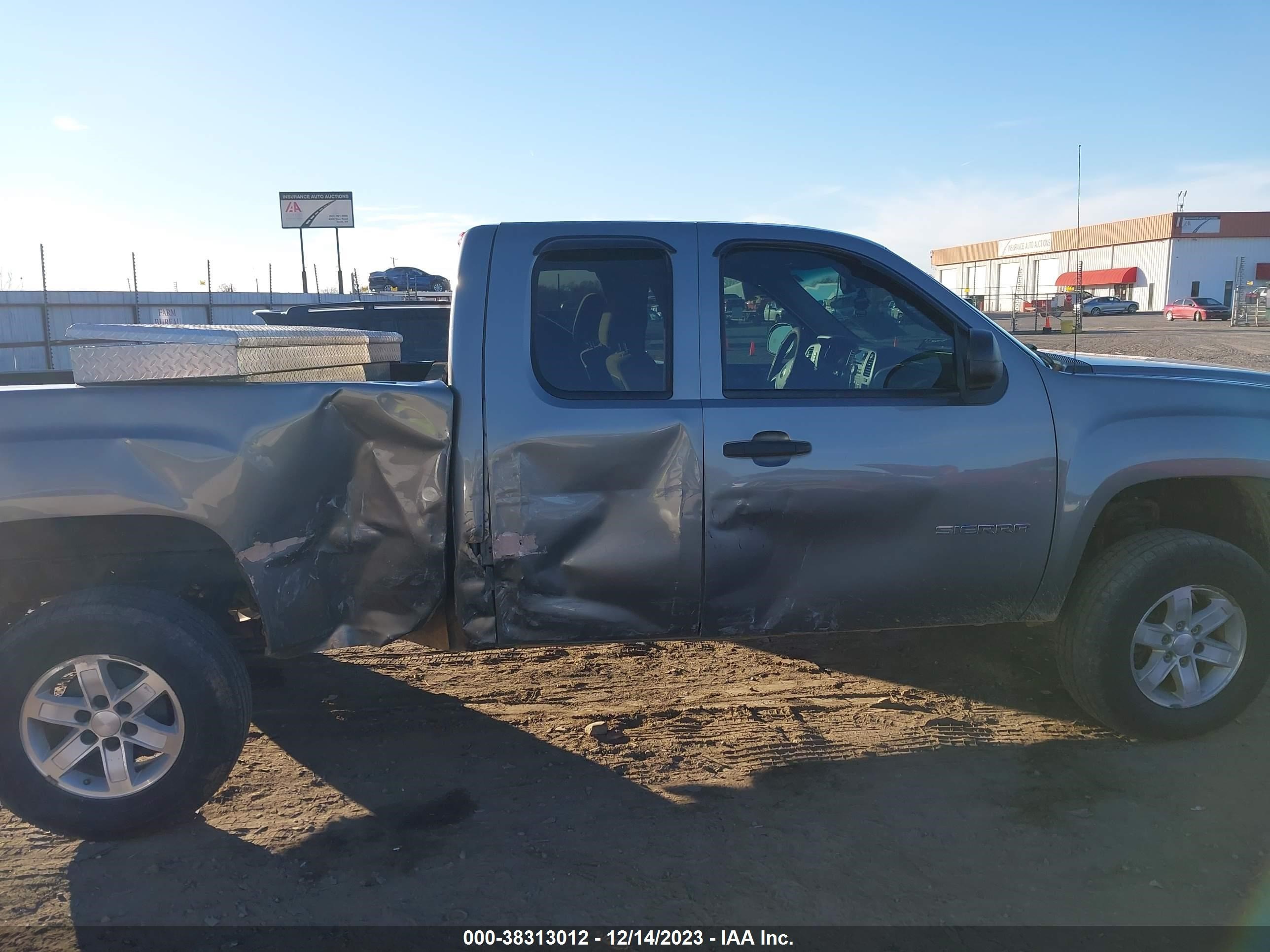 Photo 12 VIN: 1GTEK29029Z105744 - GMC SIERRA 