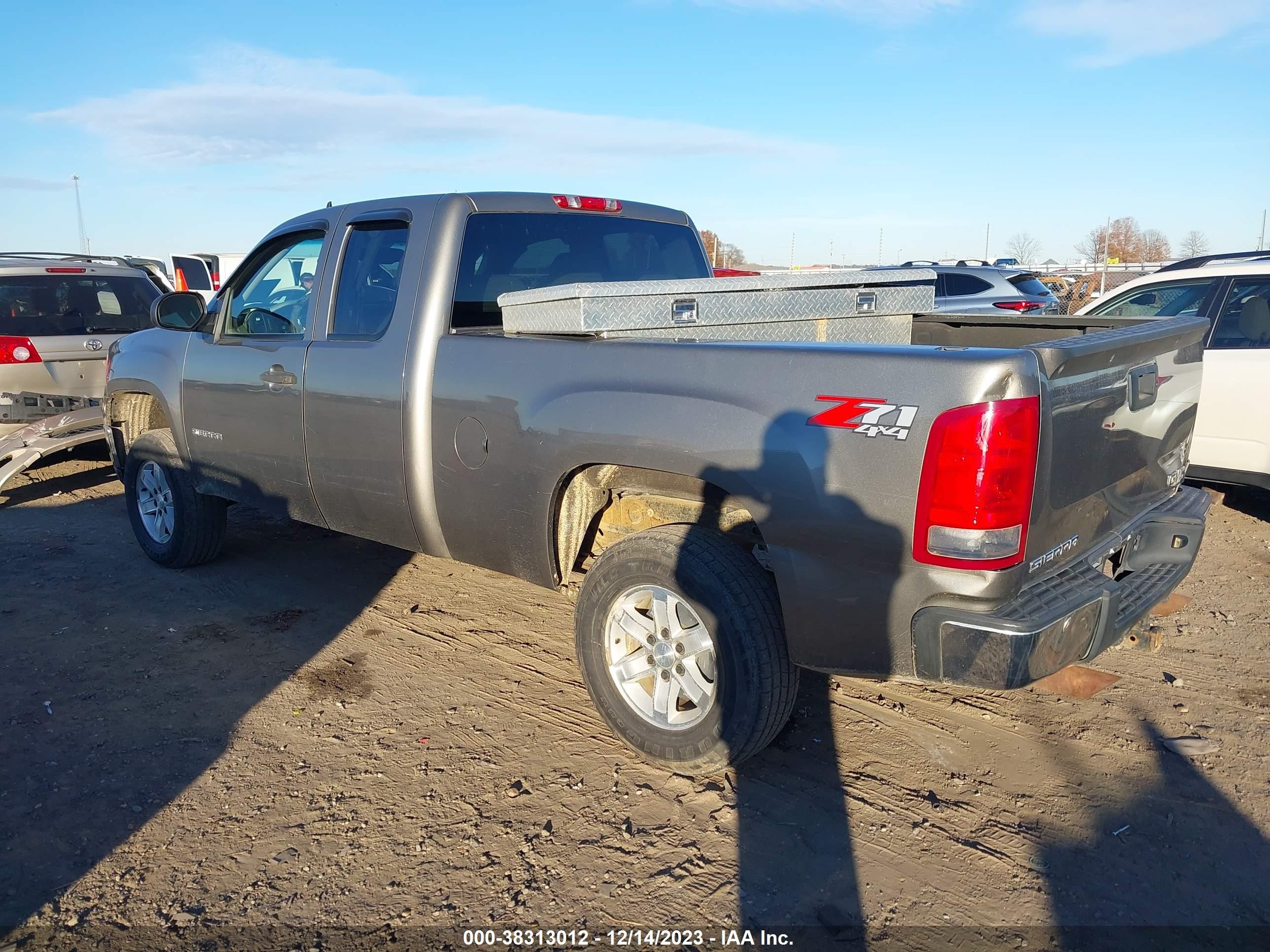 Photo 2 VIN: 1GTEK29029Z105744 - GMC SIERRA 